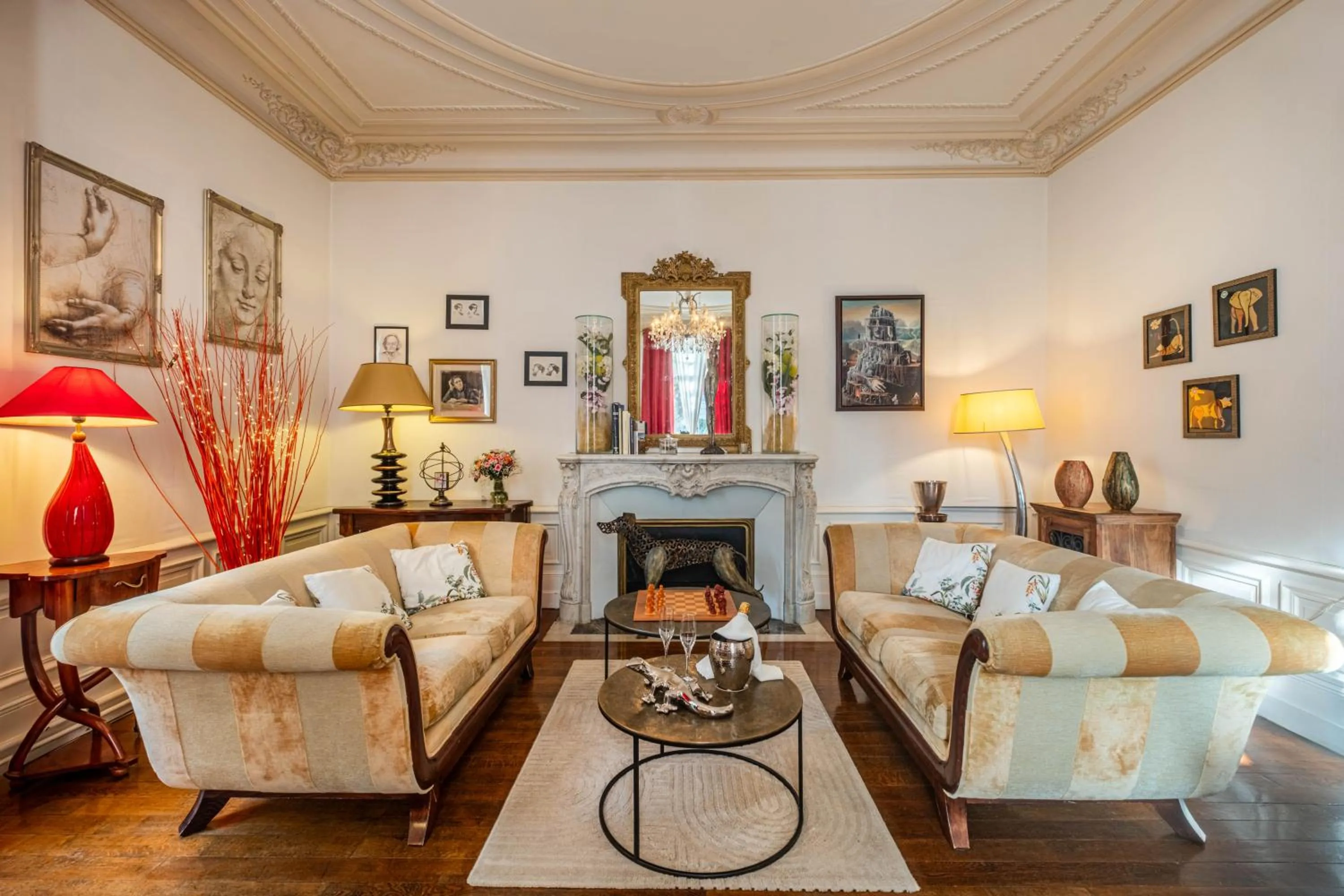 Lounge or bar in Le Pavillon des Lys - Hôtel Particulier