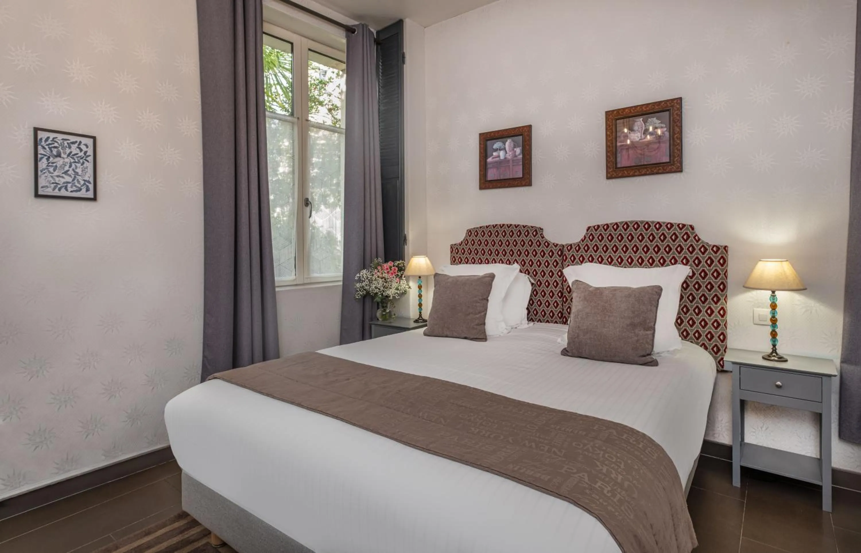 Photo of the whole room, Bed in Le Pavillon des Lys - Hôtel Particulier