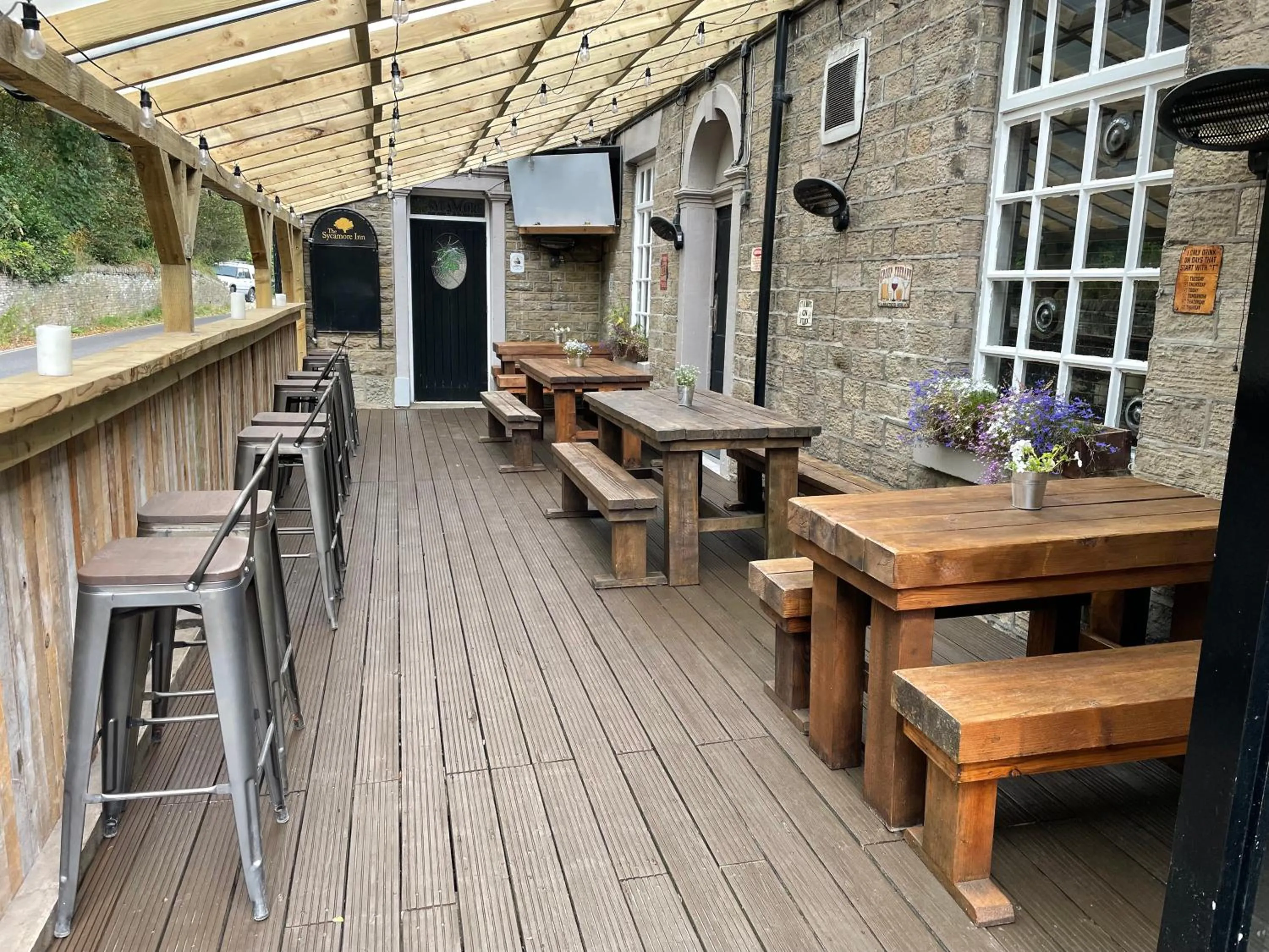 Communal lounge/ TV room in The Sycamore Inn