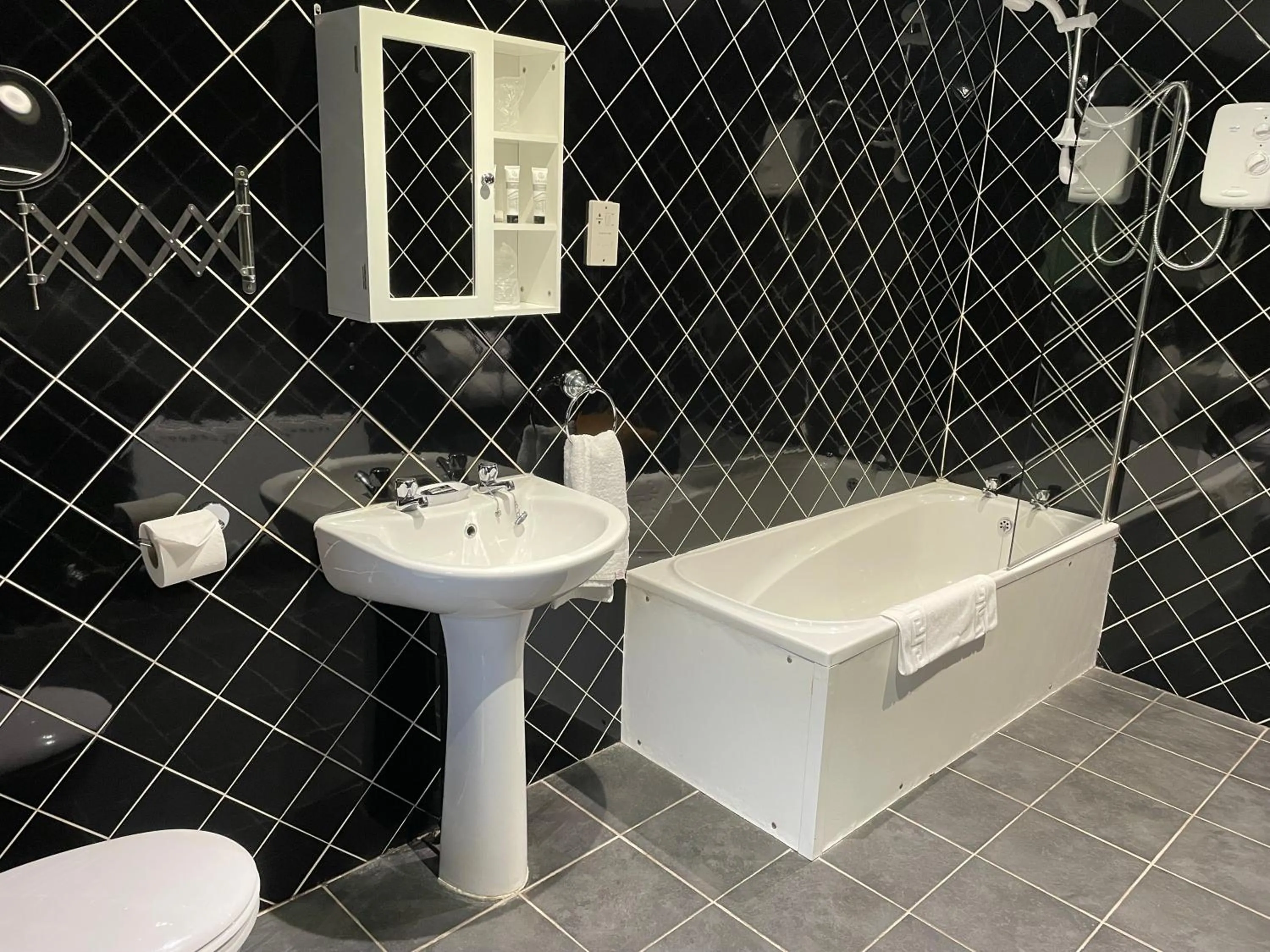 Shower in The Sycamore Inn