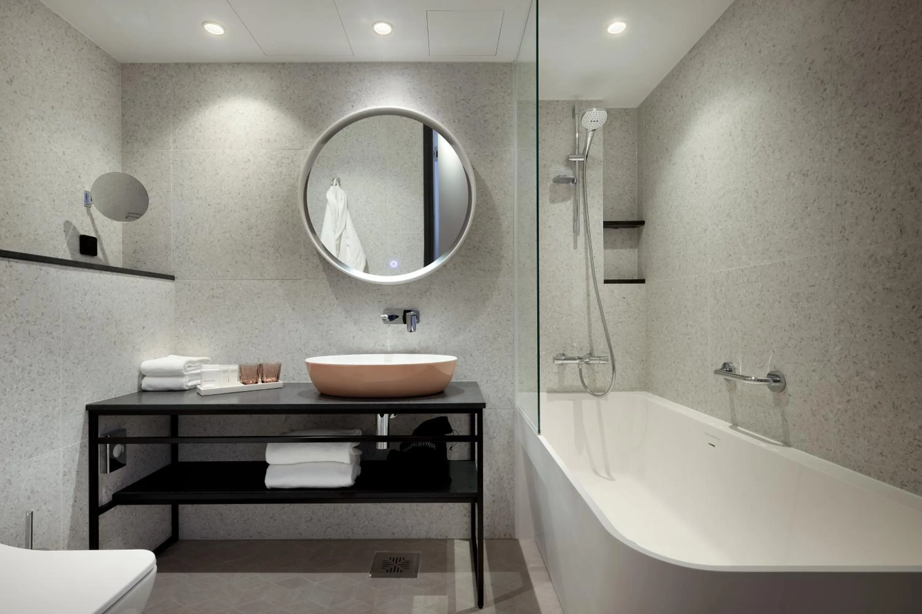 Shower in Nordic Hotel Forum