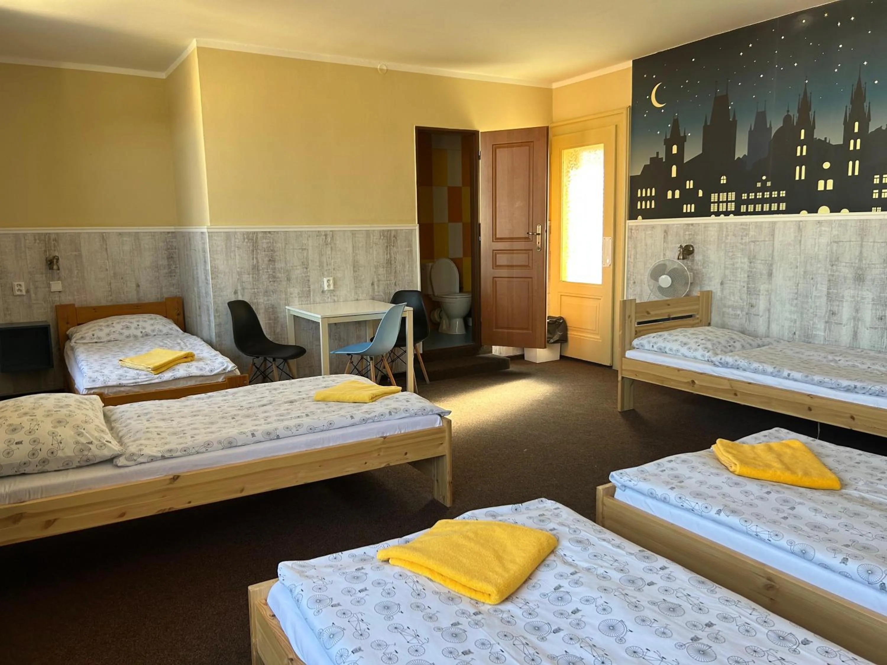 Photo of the whole room, Bed in Hostel Downtown