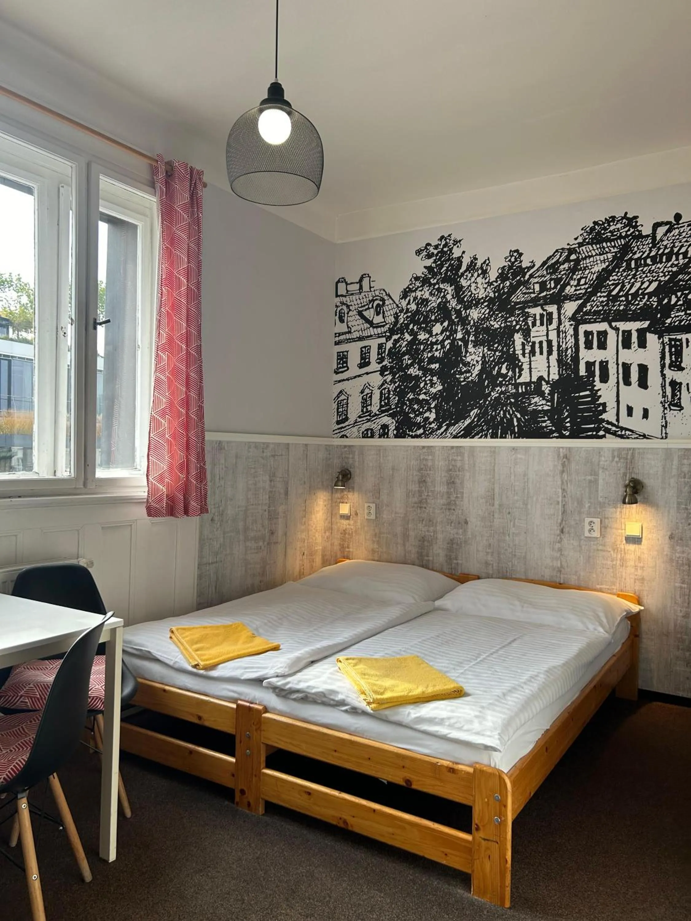 Bed in Hostel Downtown