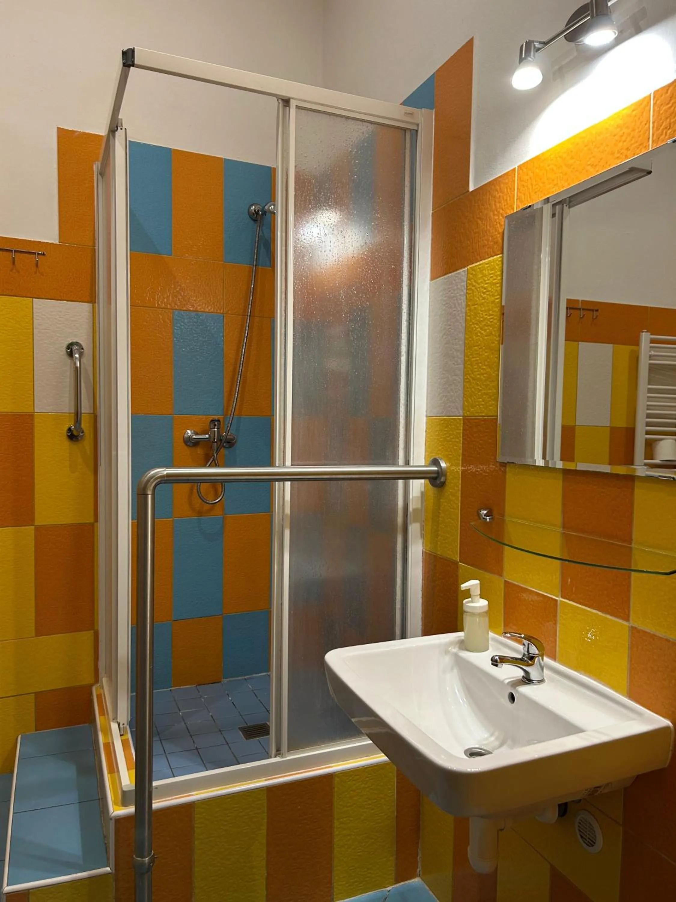 Bathroom in Hostel Downtown