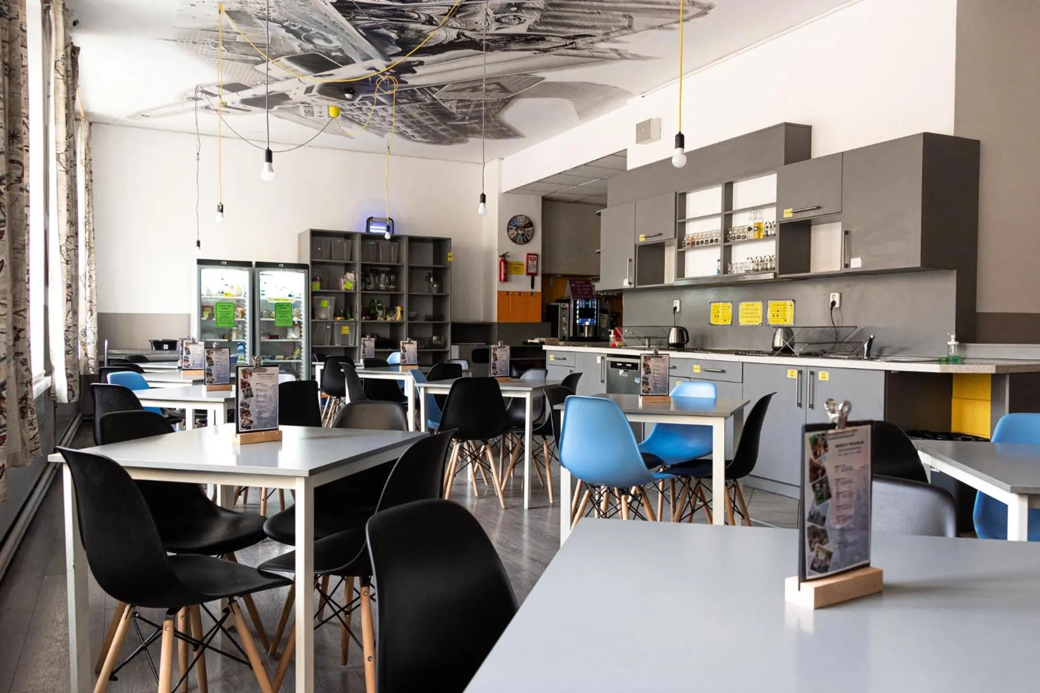 Restaurant/places to eat in Hostel Downtown