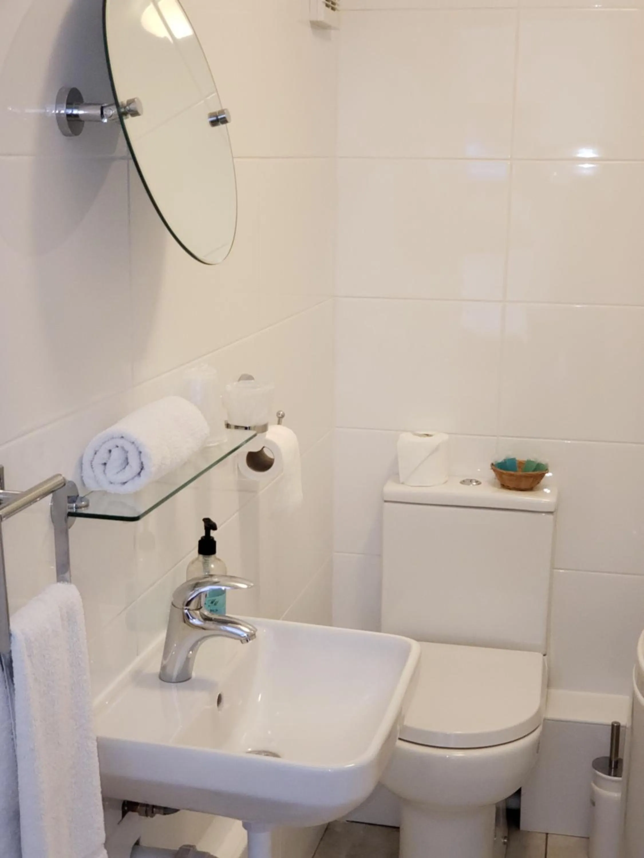 Shower in Clifton Hampden B&B