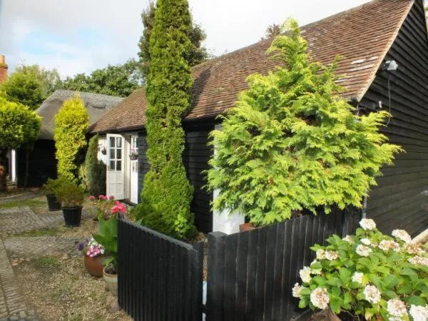 Property building in Clifton Hampden B&B