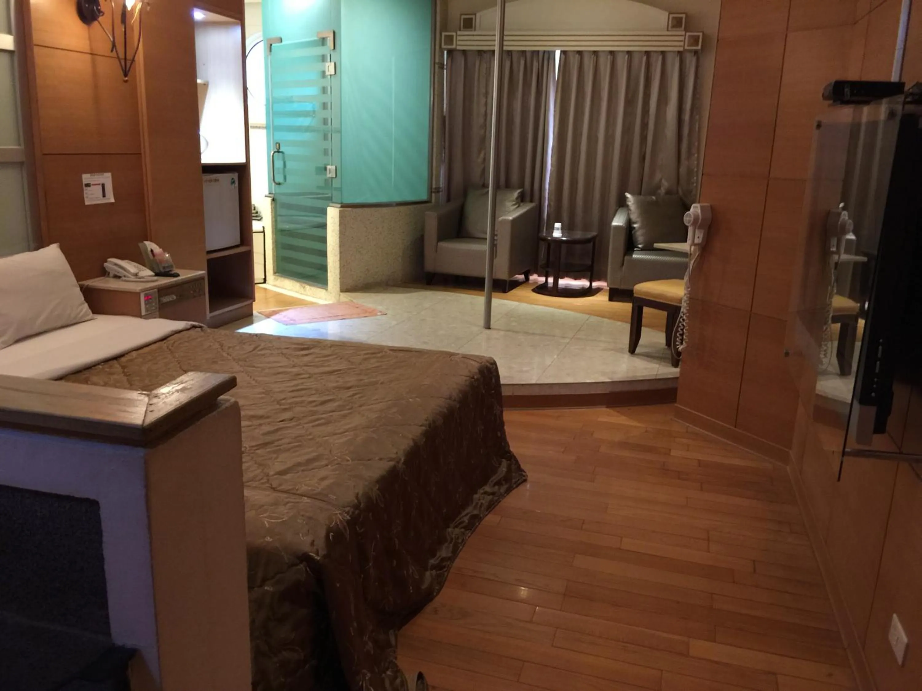 Bed in ChangSing Business Motel