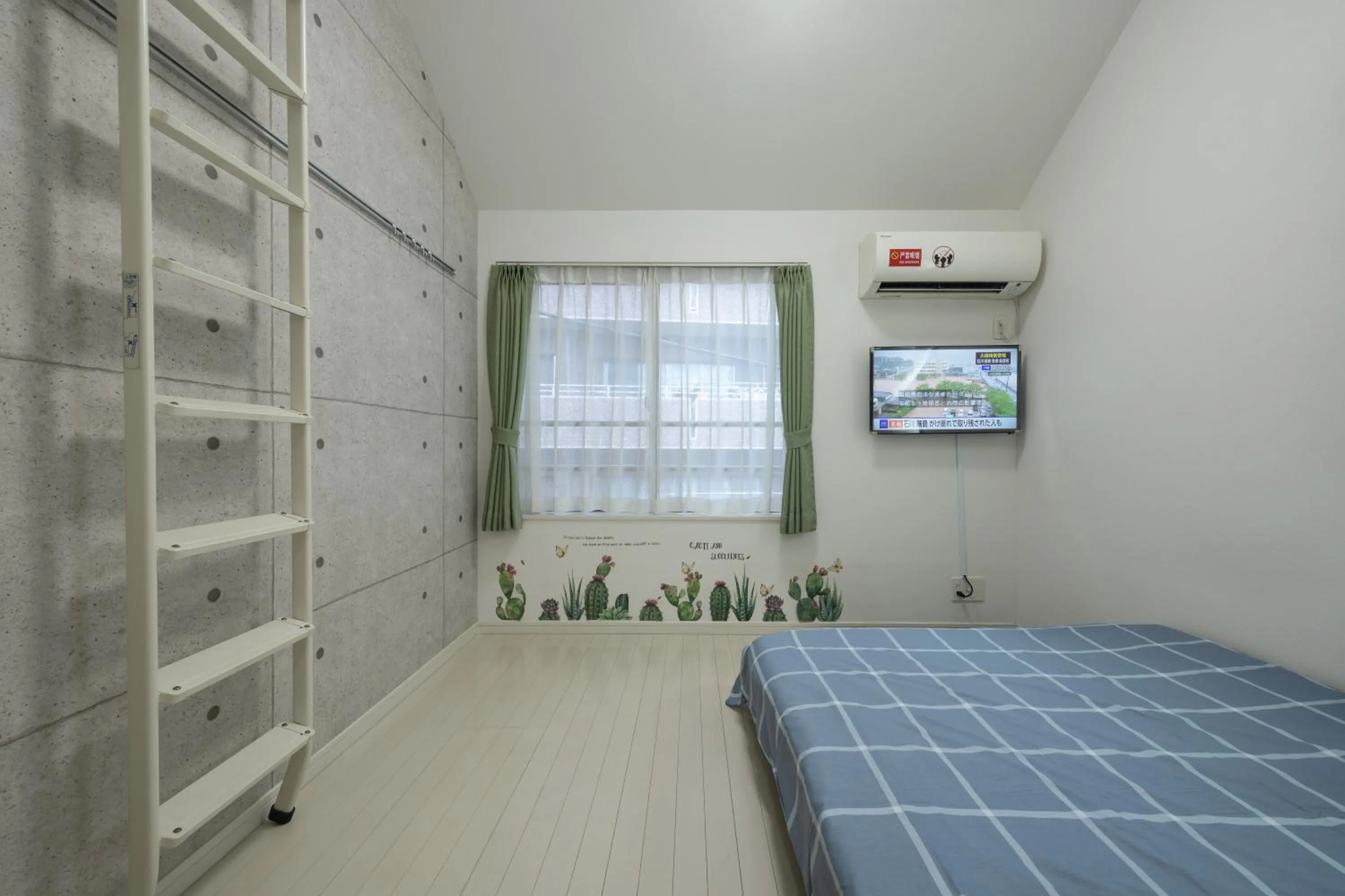 Bed in Tokyo Sakura hotel