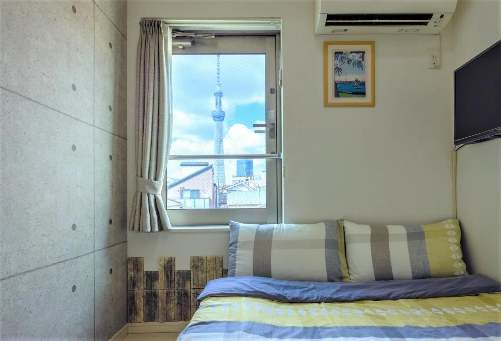 Bed in Tokyo Sakura hotel