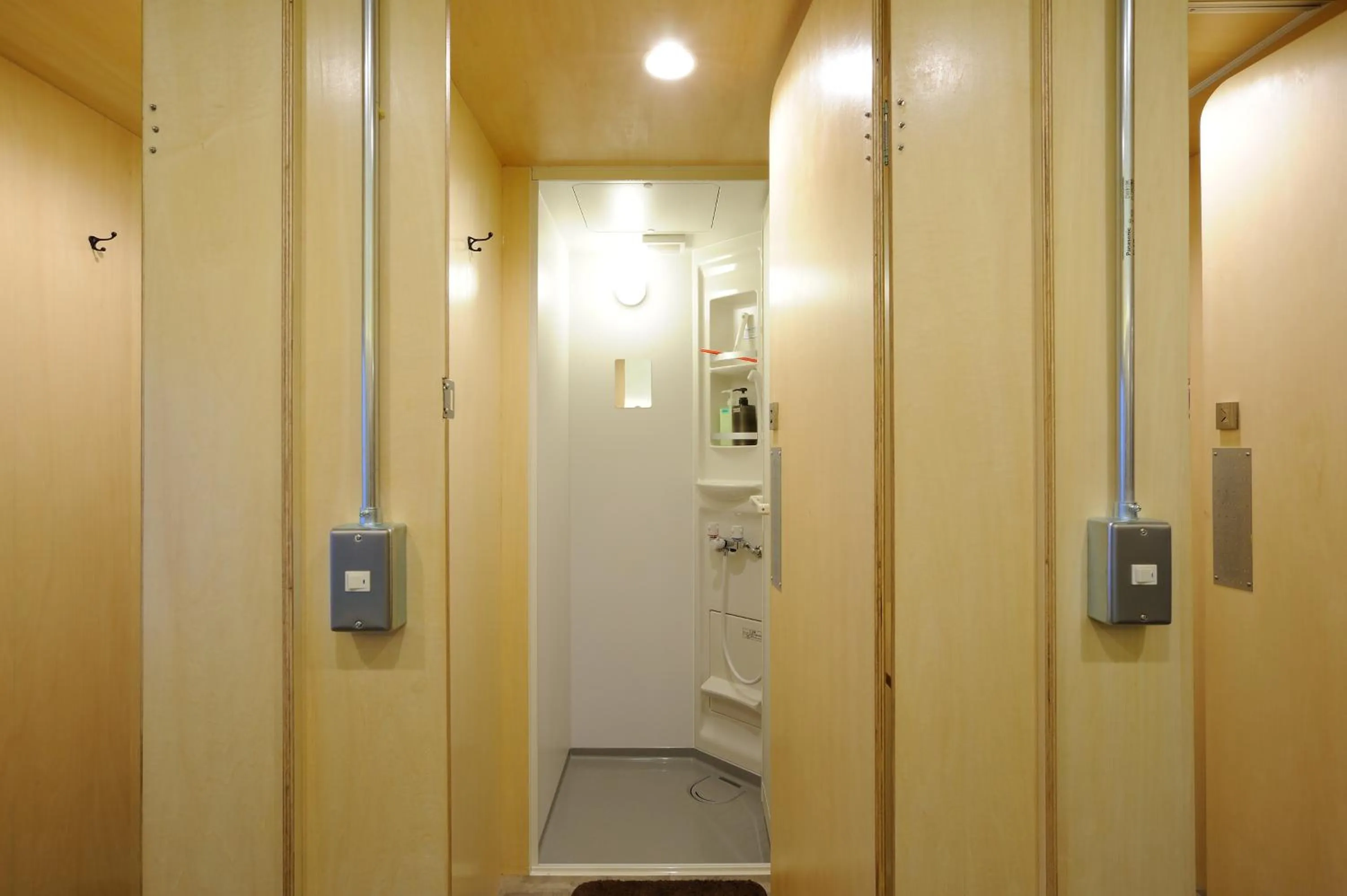 Shower in Kobe Guesthouse MAYA