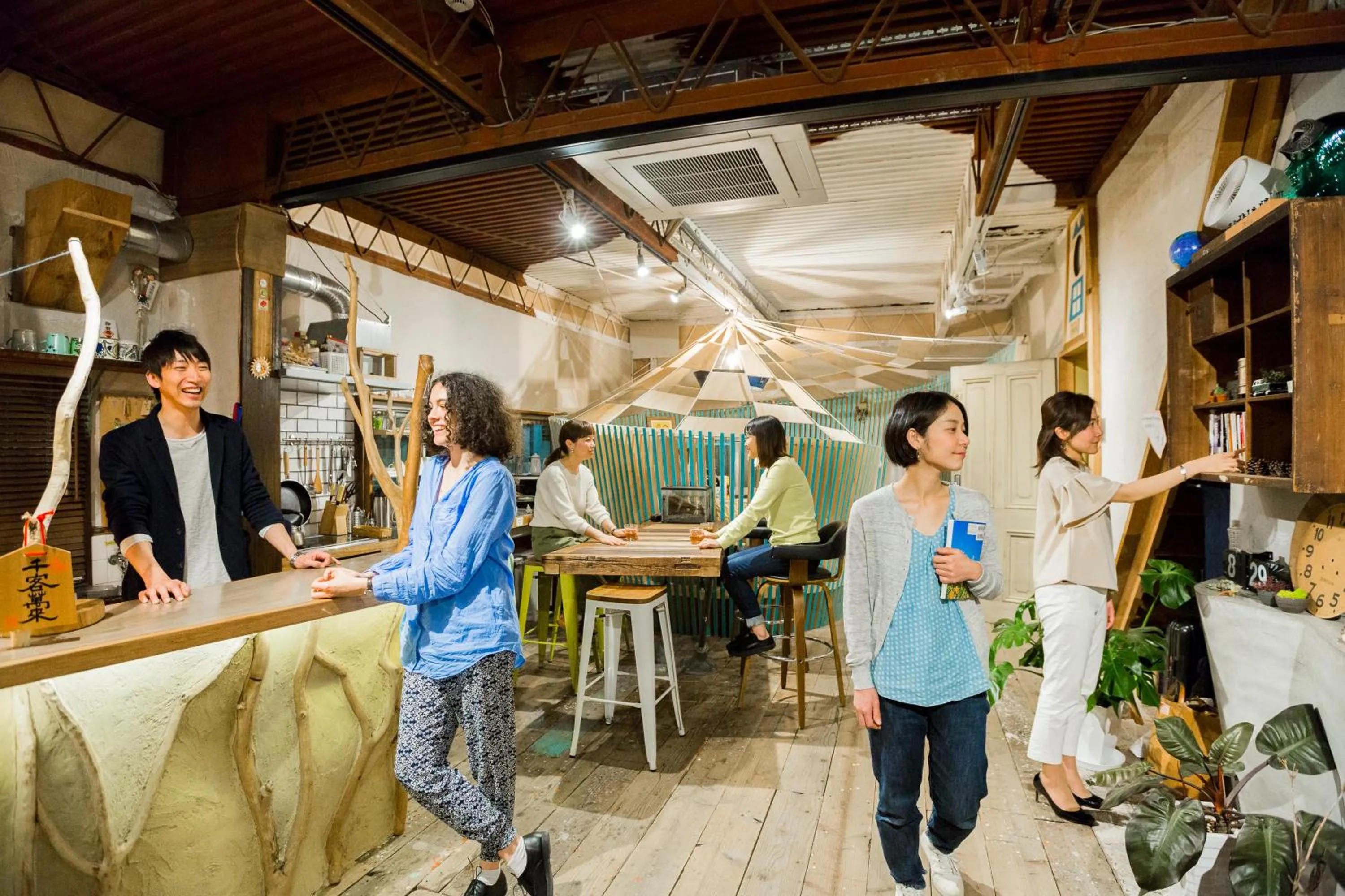 Communal lounge/ TV room in Kobe Guesthouse MAYA