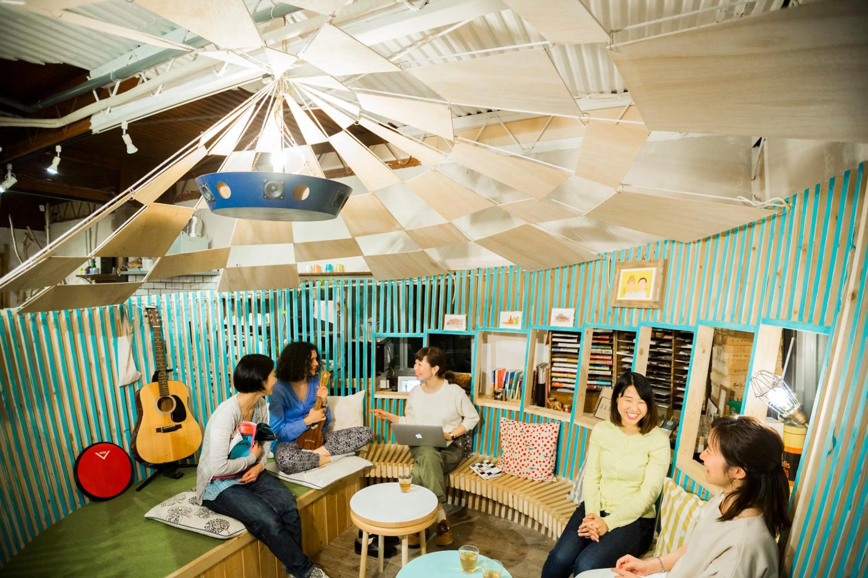 group of guests in Kobe Guesthouse MAYA