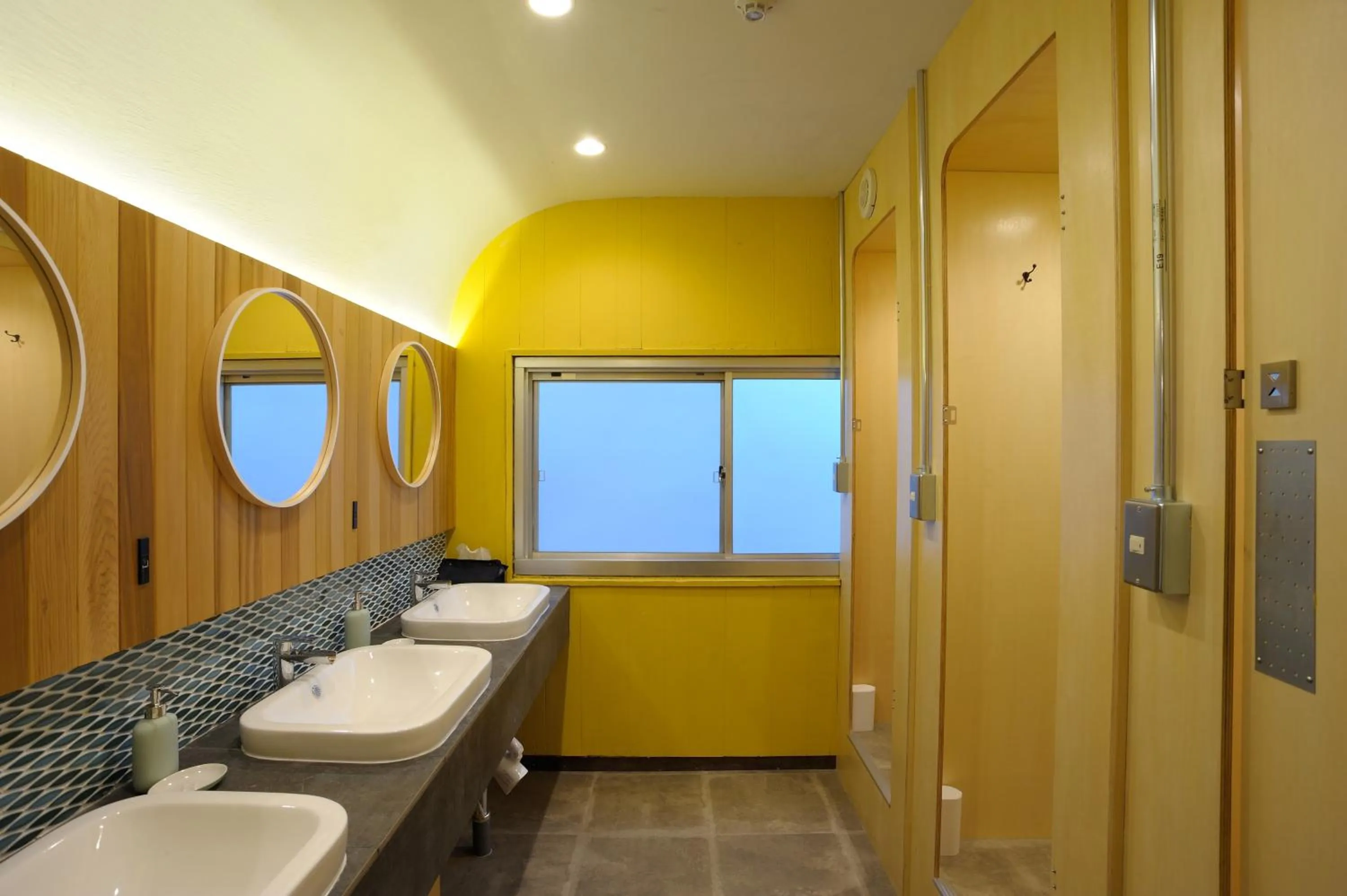 Shower in Kobe Guesthouse MAYA