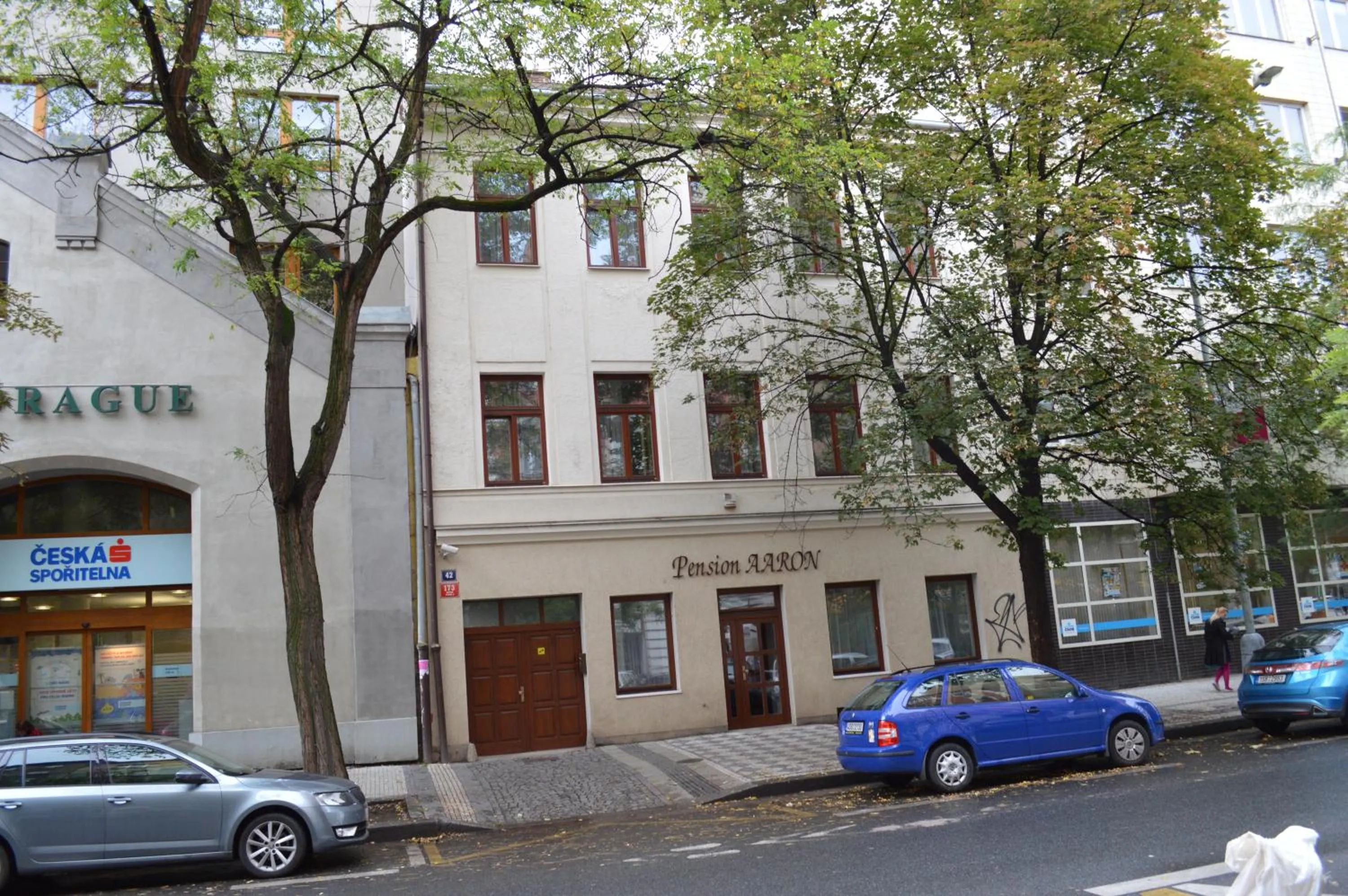 Facade/entrance in Aaron