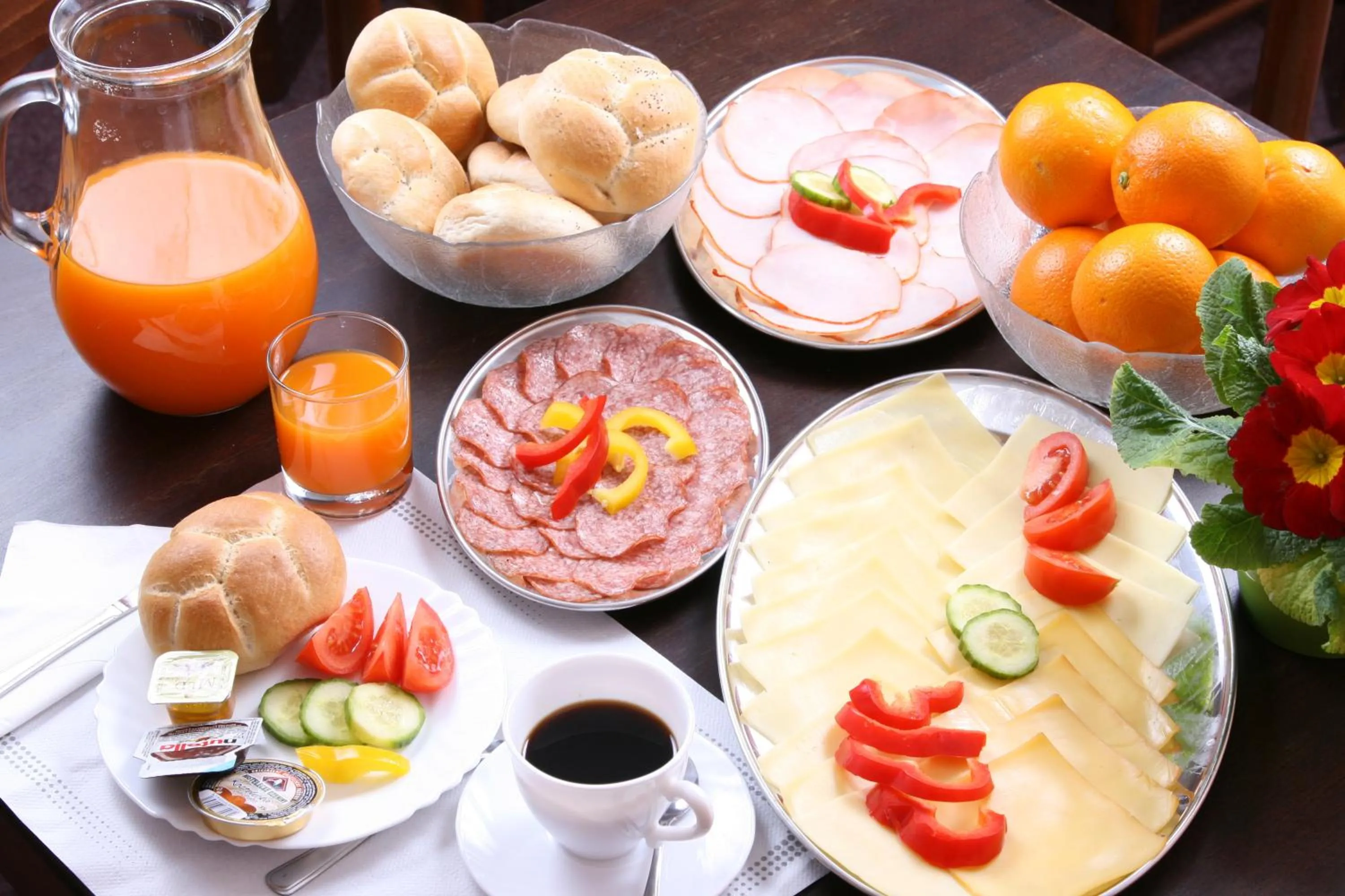 Buffet breakfast in Aaron