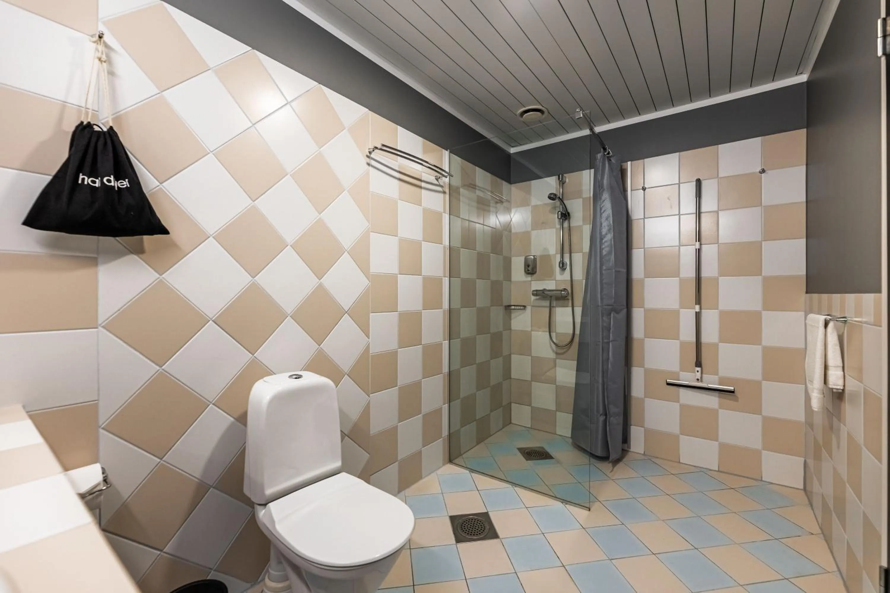 Shower in Hotel NOSPA