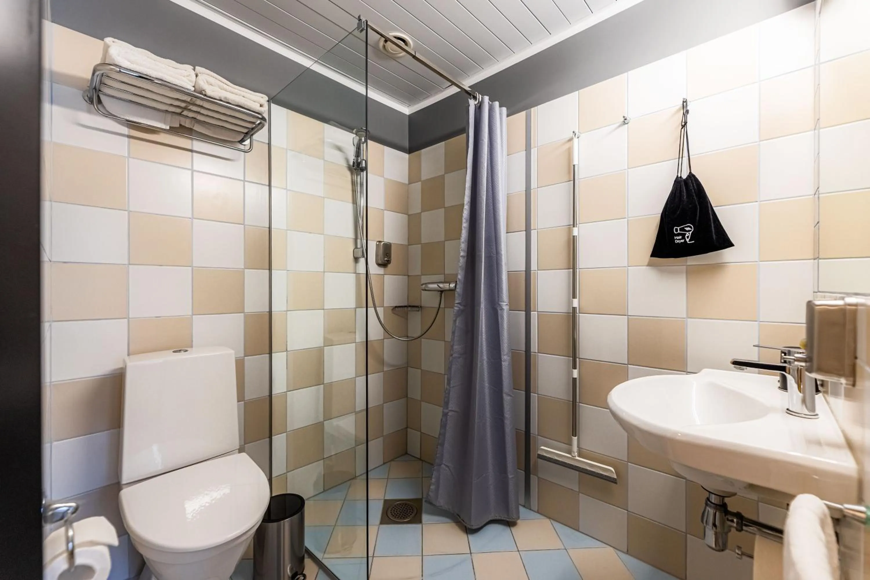 Shower in Hotel NOSPA