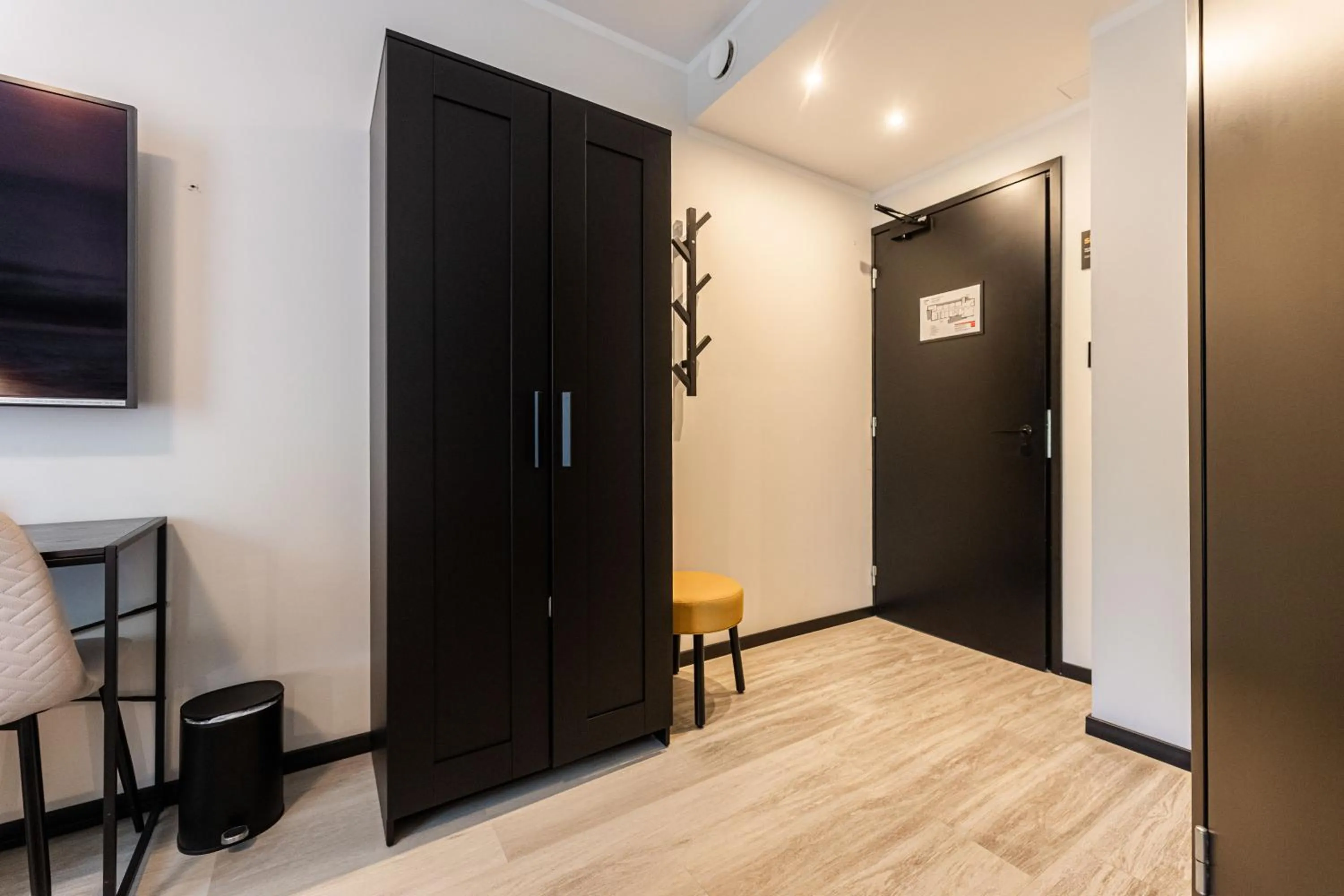 wardrobe in Hotel NOSPA