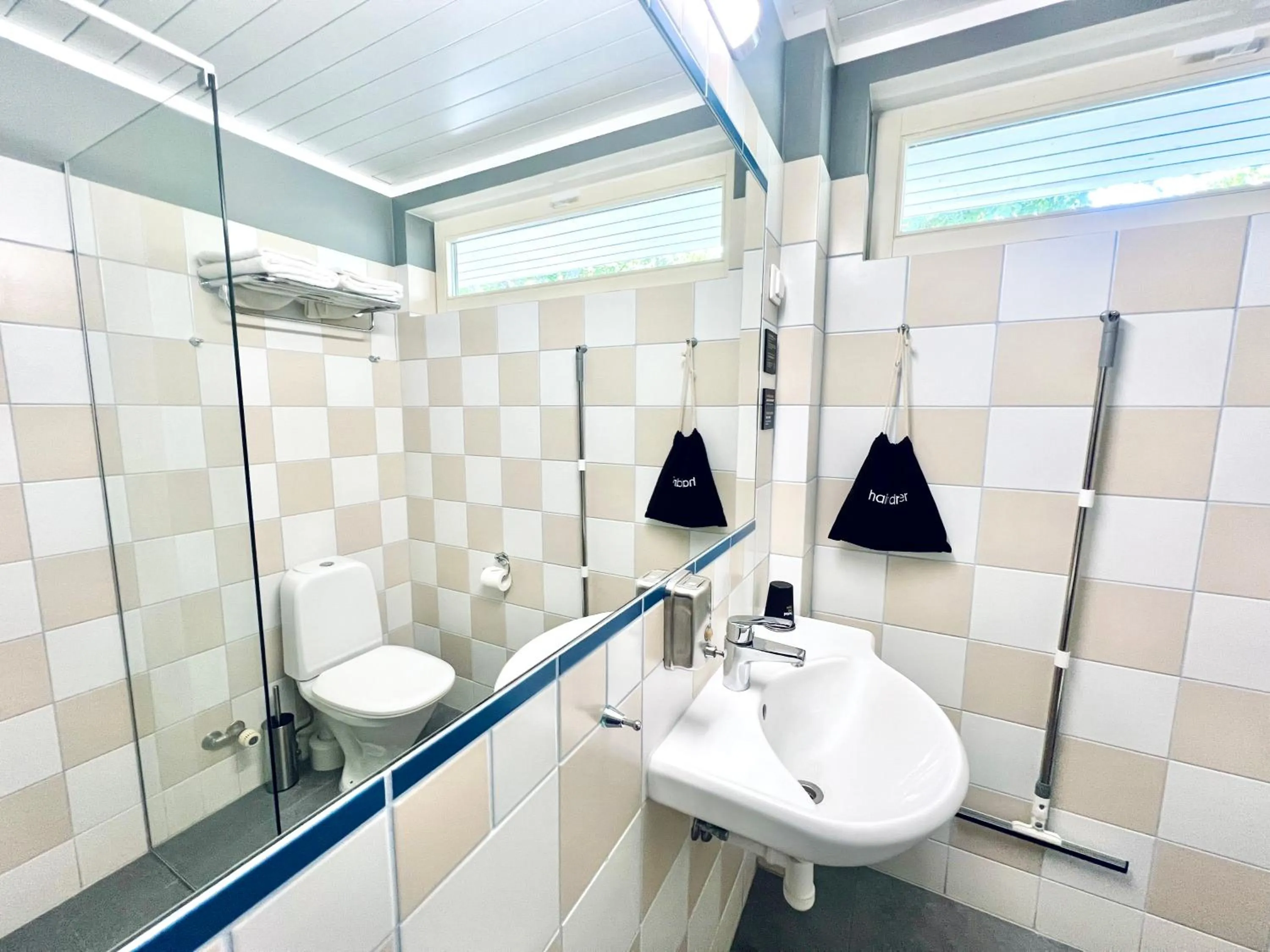 Shower in Hotel NOSPA