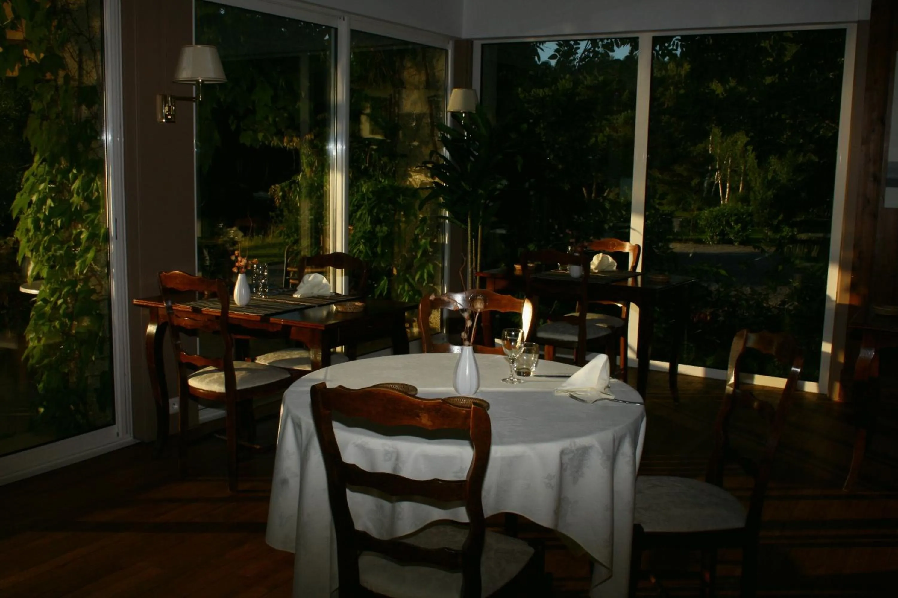 Restaurant/places to eat in Logis Hotel du Lac