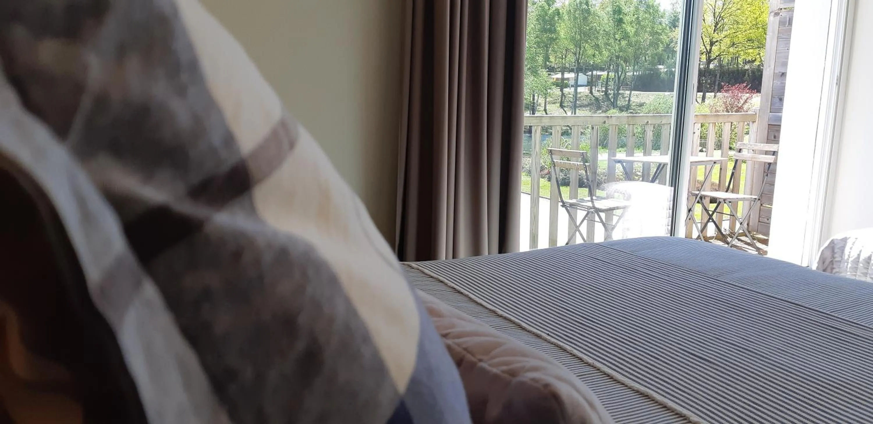 Bed in Logis Hotel du Lac