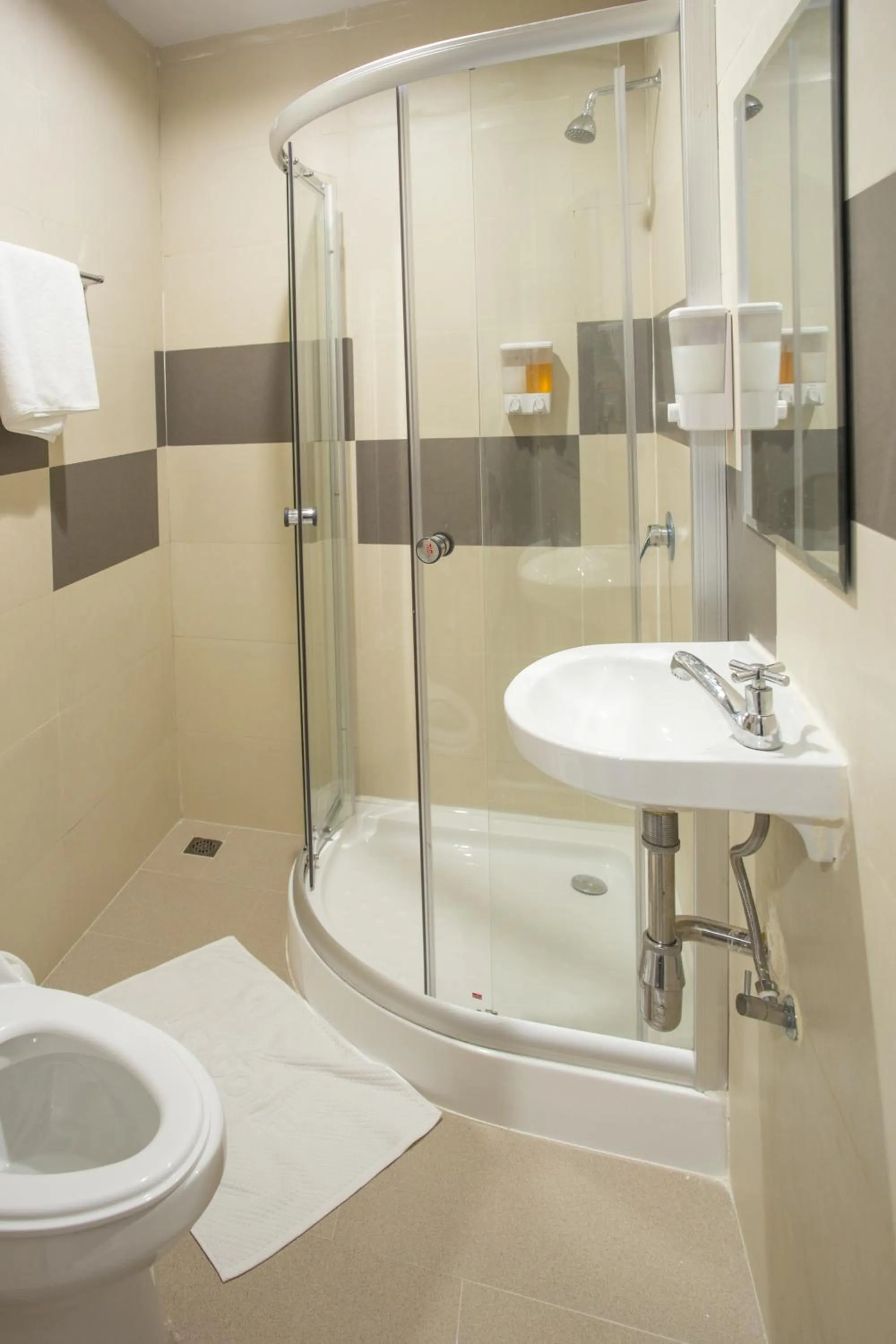 Bathroom in Le Bonheur Poshtel