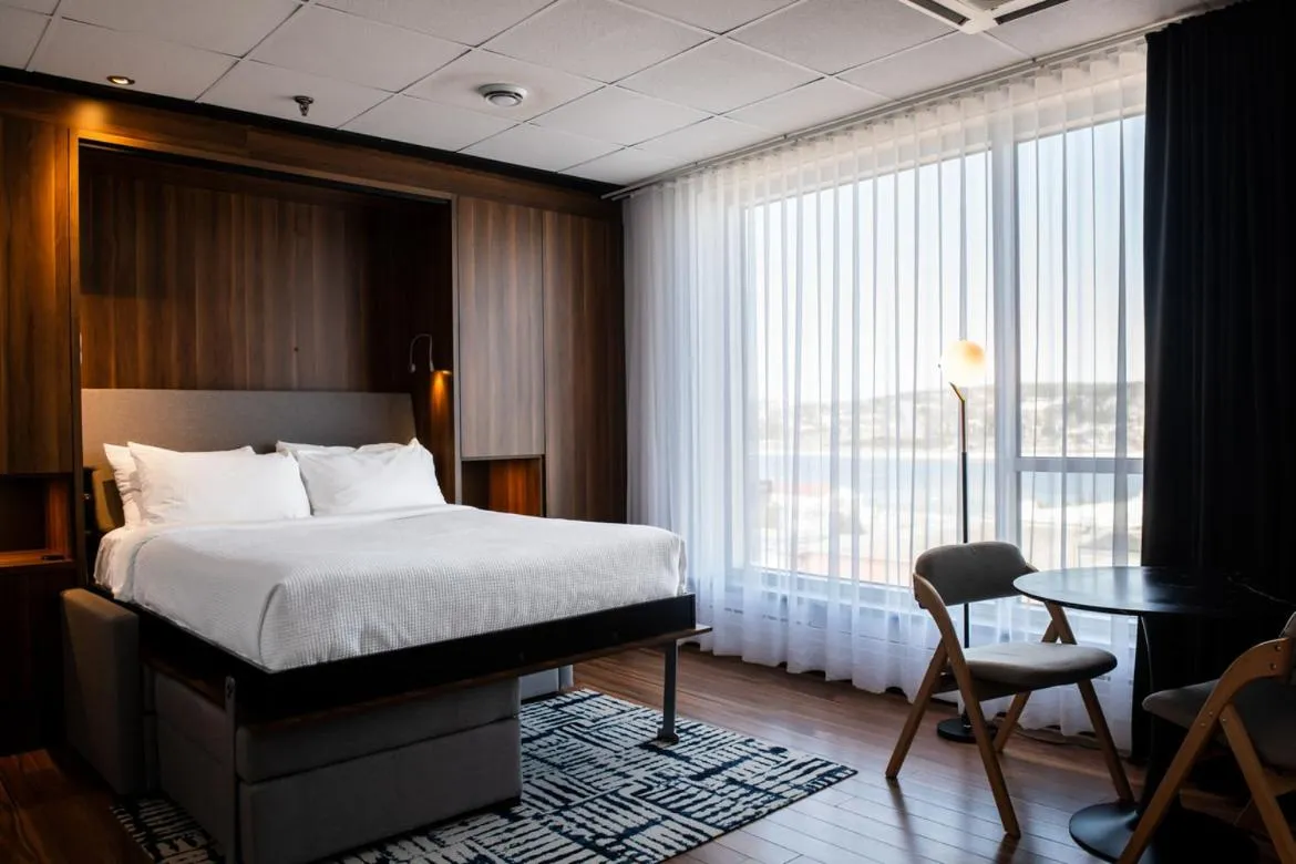 Bed in Hotel Chicoutimi, affilié à Hyvi