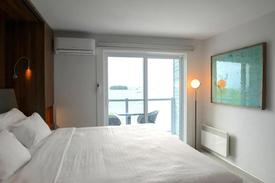 Bed in Hotel Chicoutimi, affilié à Hyvi