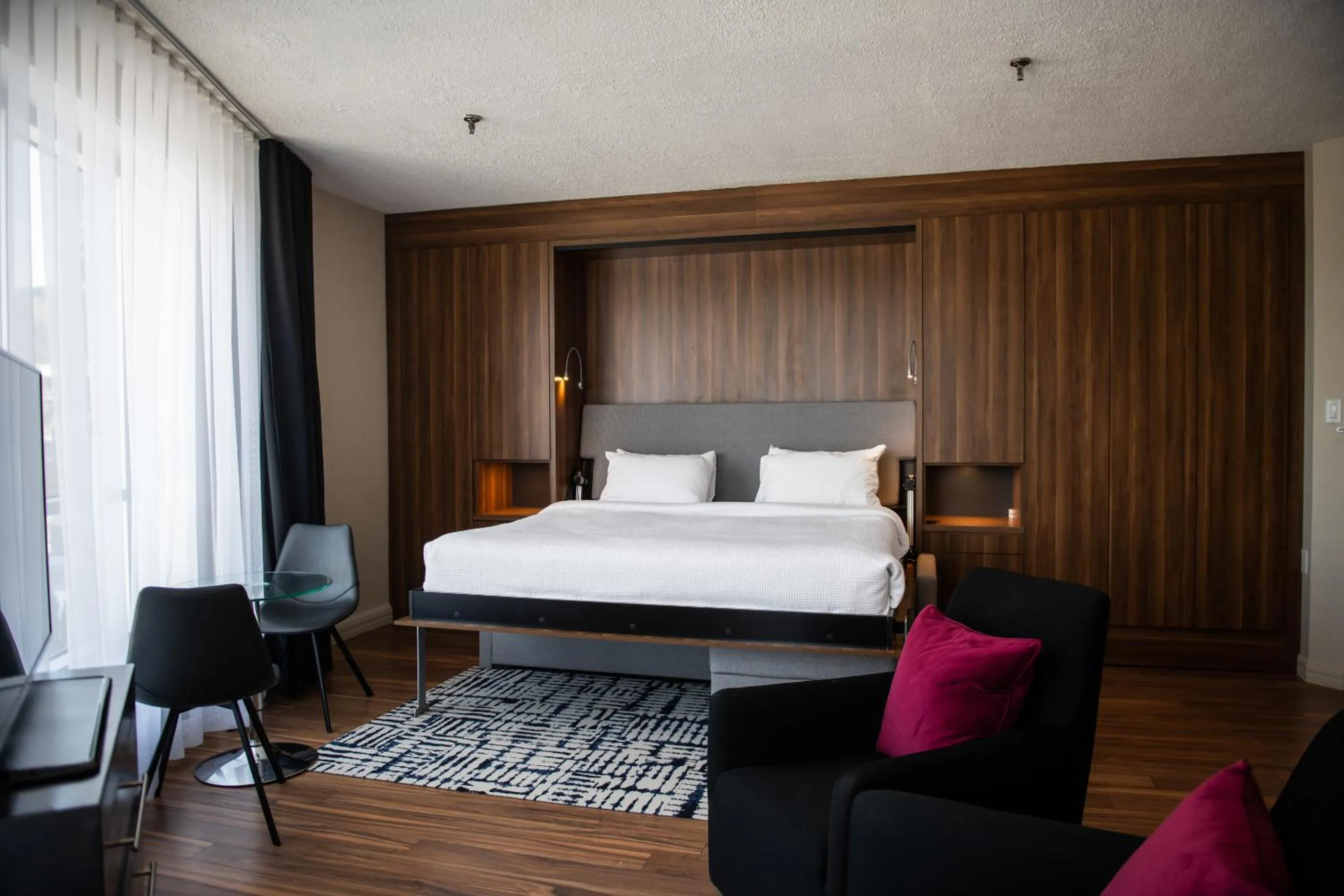 Bed in Hotel Chicoutimi, affilié à Hyvi