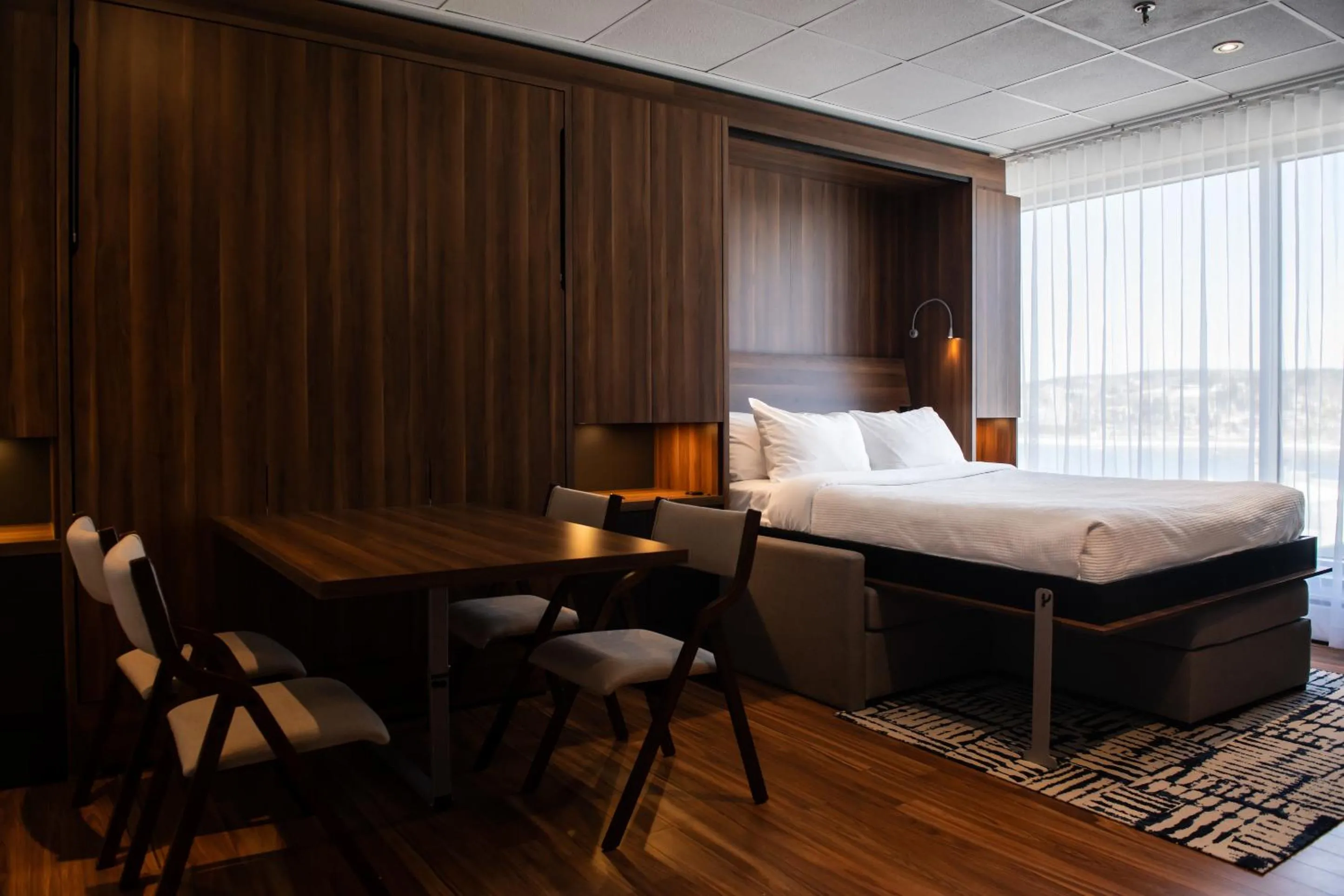 Bed in Hotel Chicoutimi, affilié à Hyvi