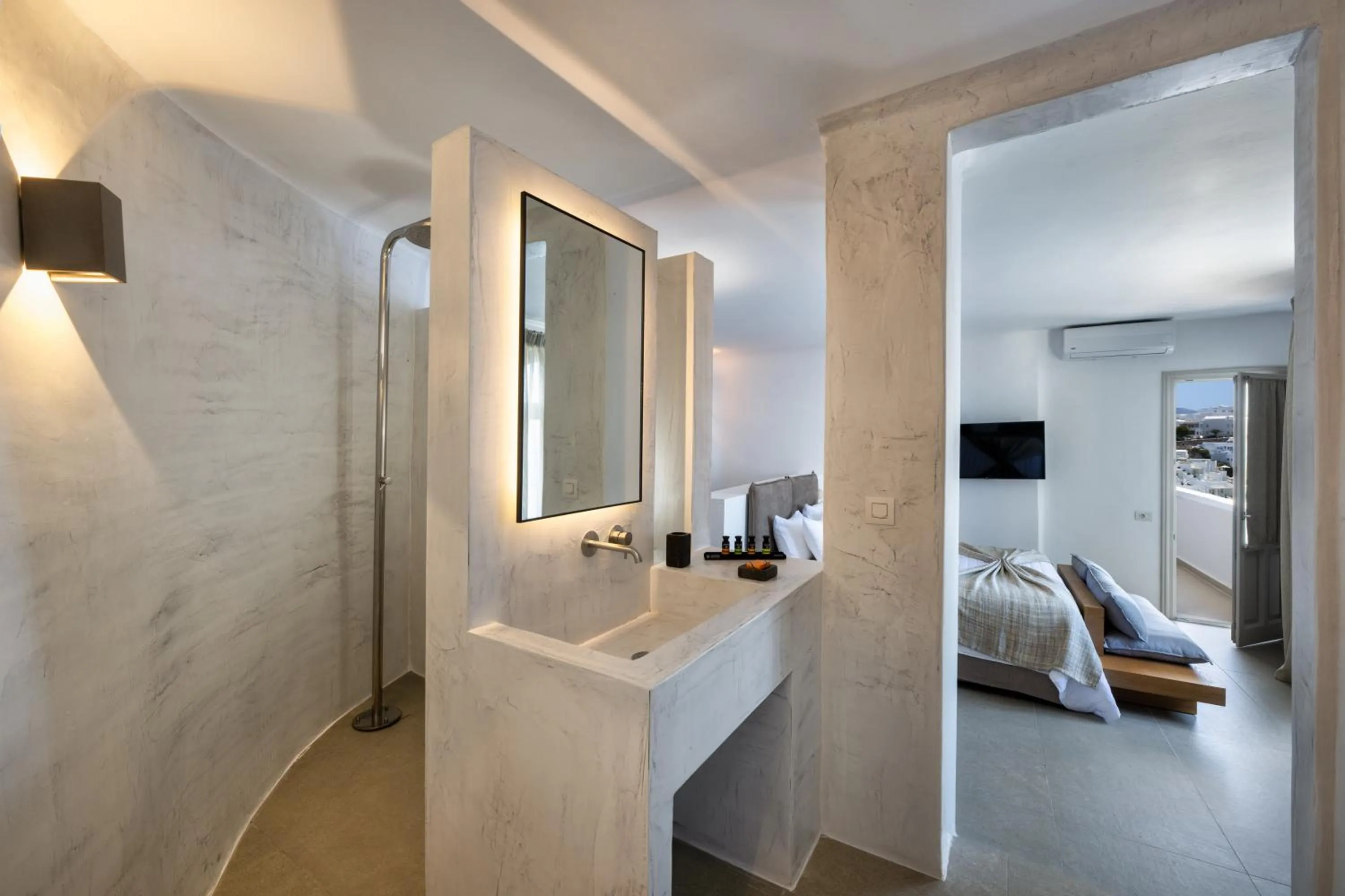 Shower, Bed in Ira Hotel & Spa - Adults Only