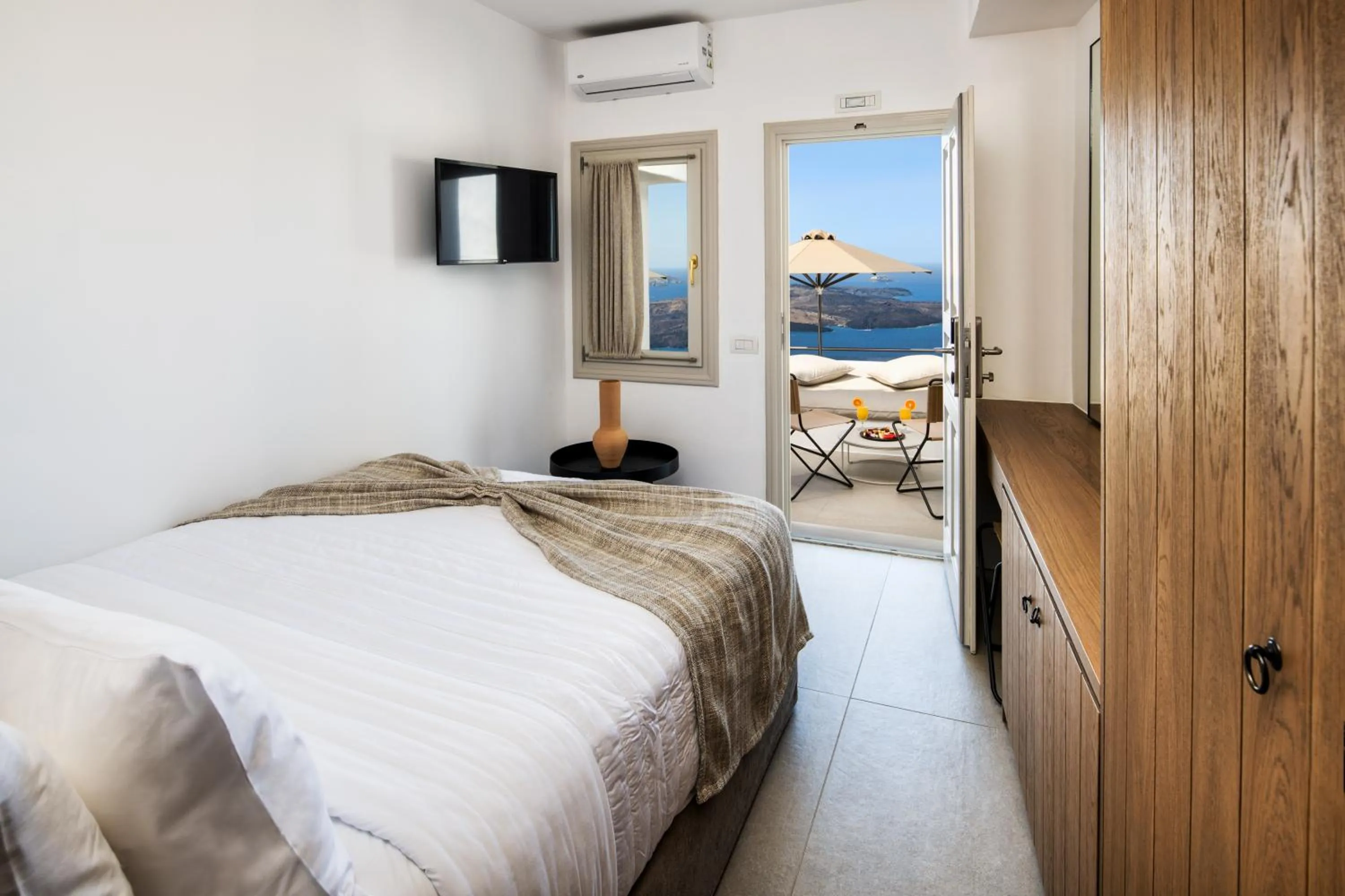 Photo of the whole room, Bed in Ira Hotel & Spa - Adults Only