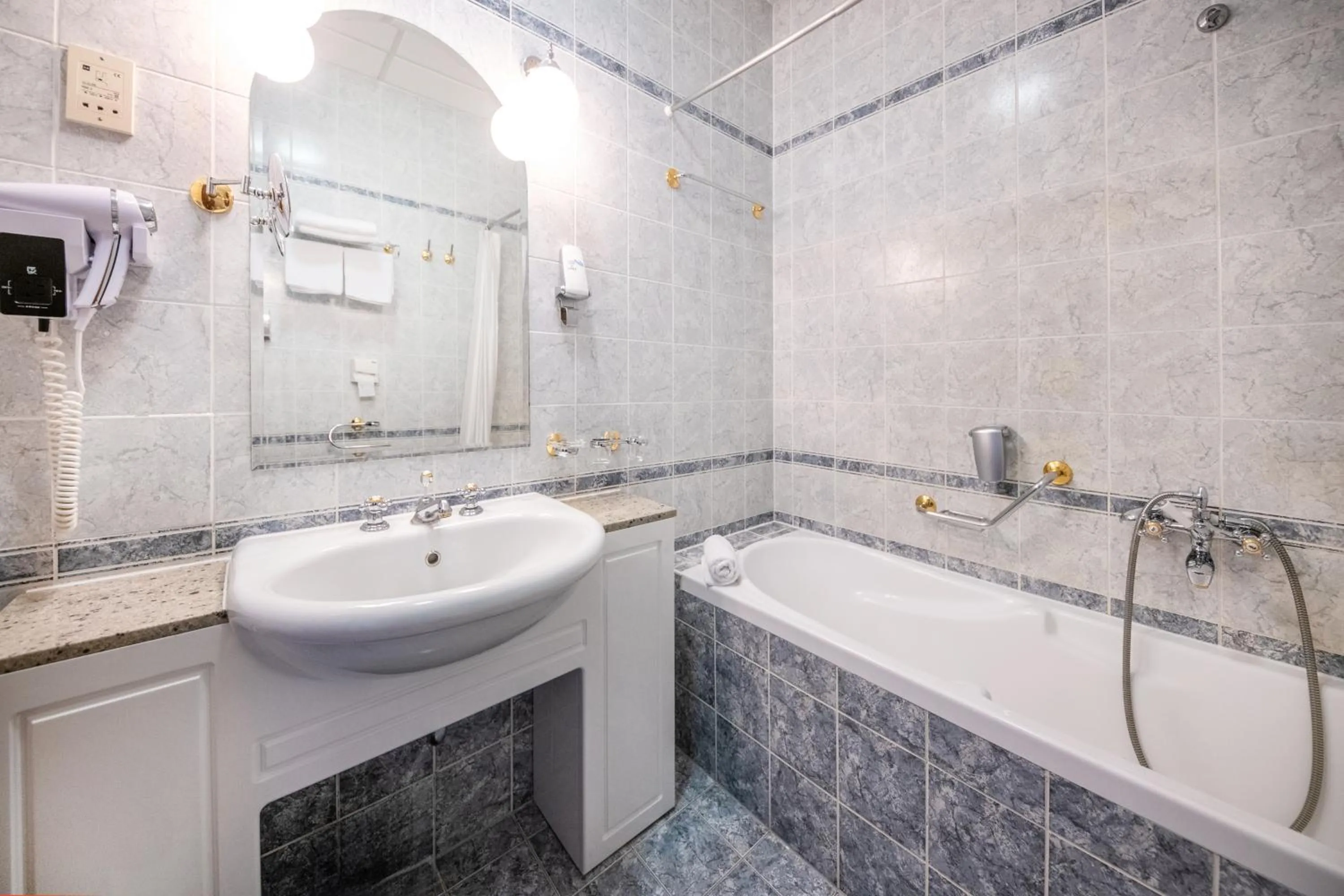 Kastélyhotel Sasvár Resort