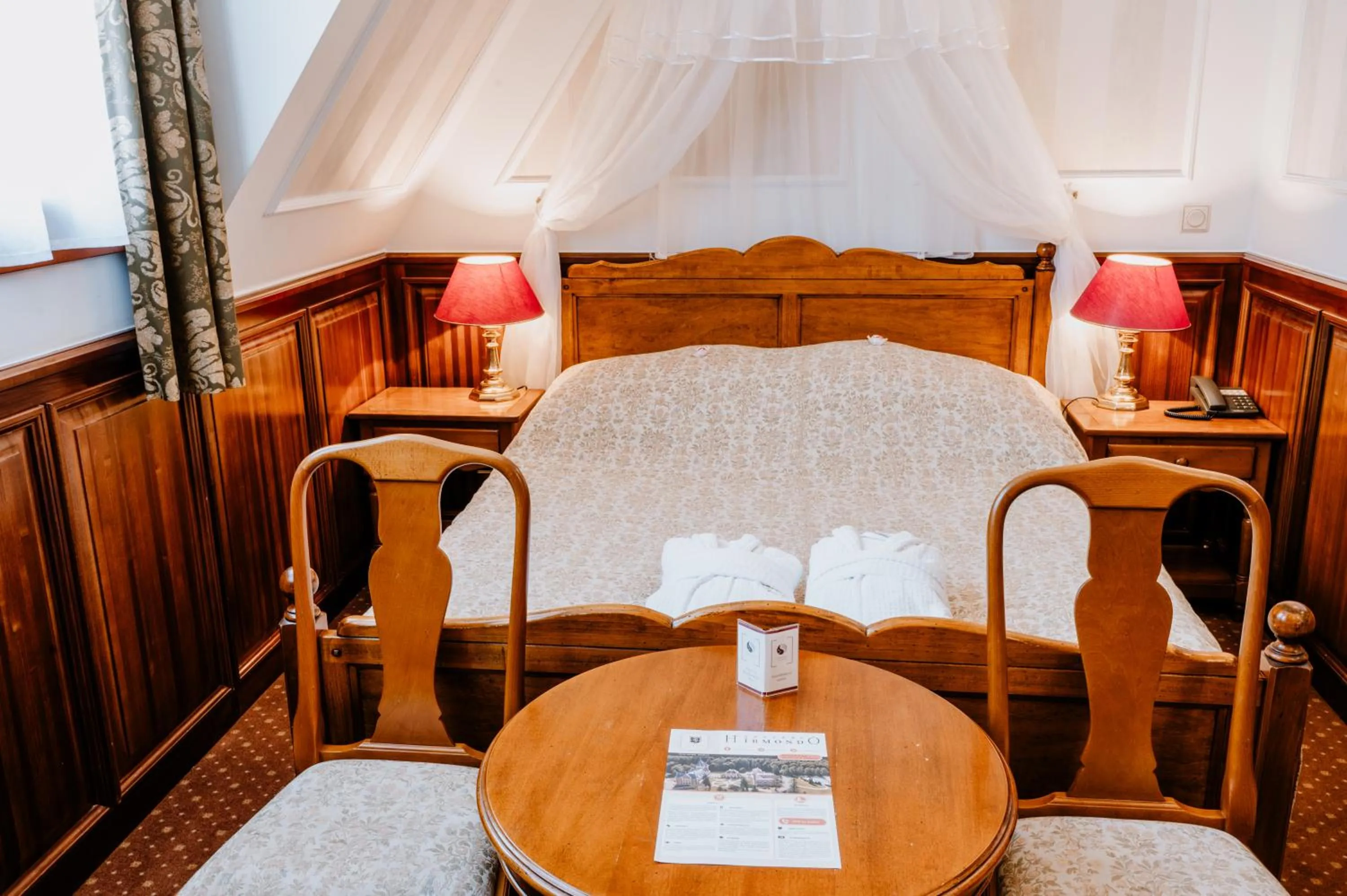 Bed in Kastélyhotel Sasvár Resort