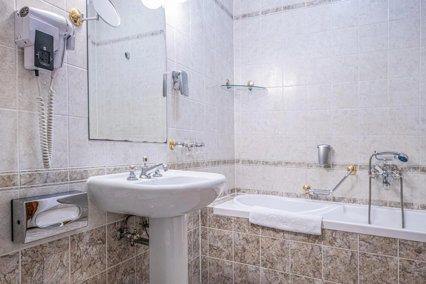 Kastélyhotel Sasvár Resort