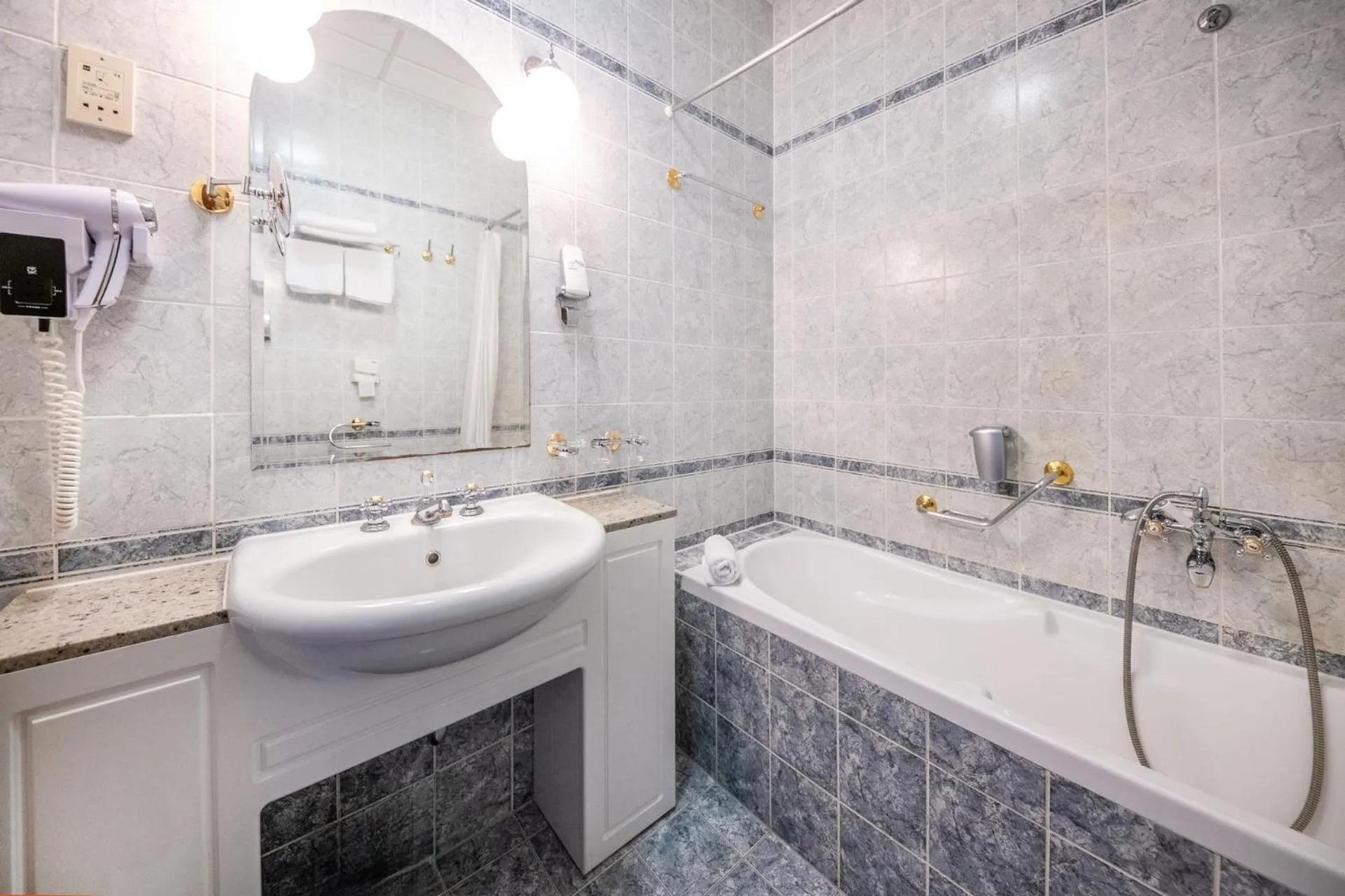 Kastélyhotel Sasvár Resort