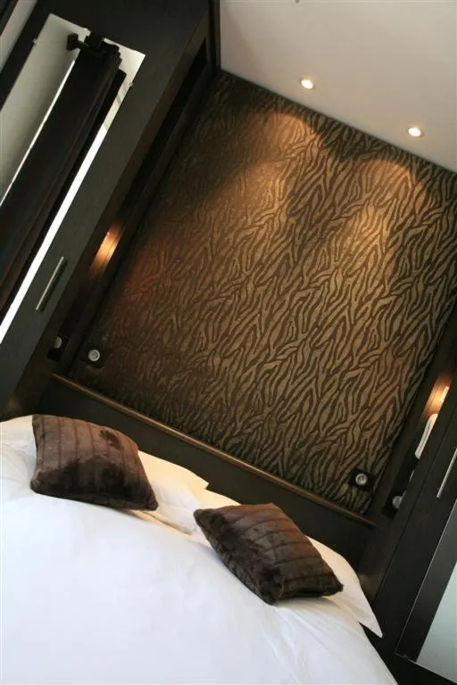 Bed in Logis Hôtel Le Moulin de Chalons