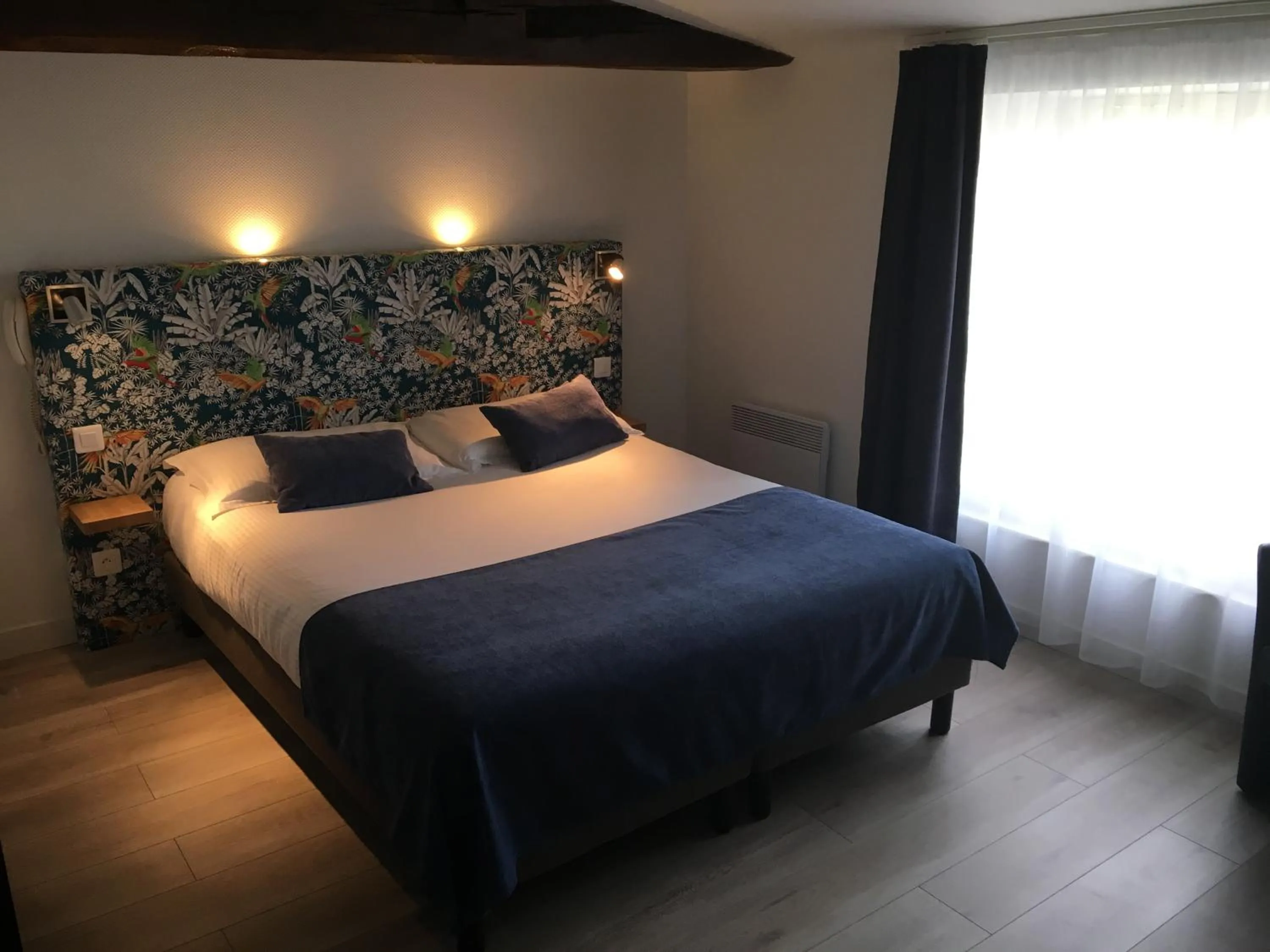 Bed in Logis Hôtel Le Moulin de Chalons