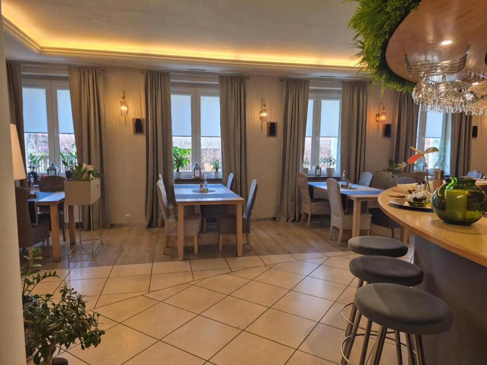 Restaurant/places to eat in Delta In