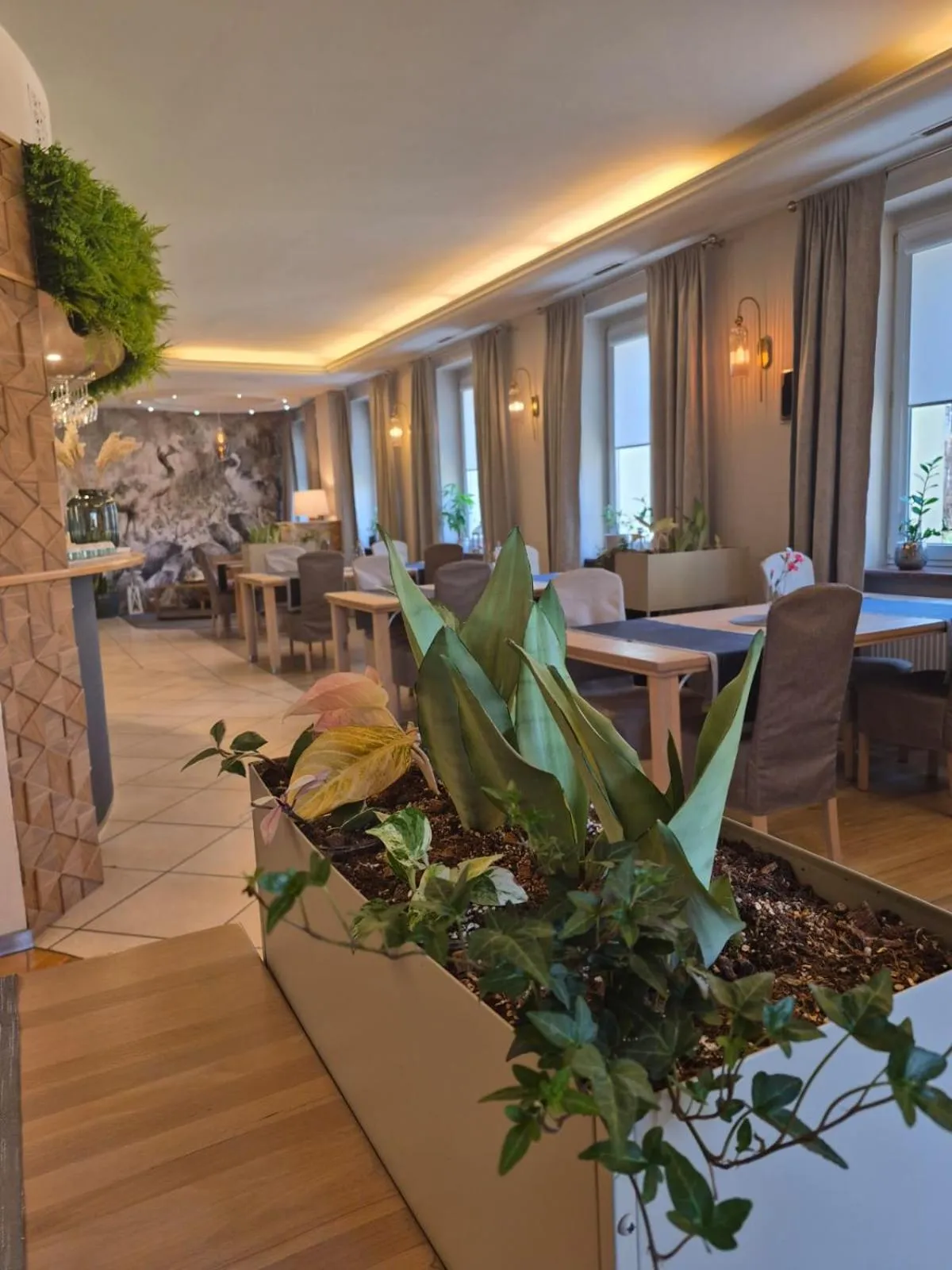 Restaurant/places to eat in Delta In