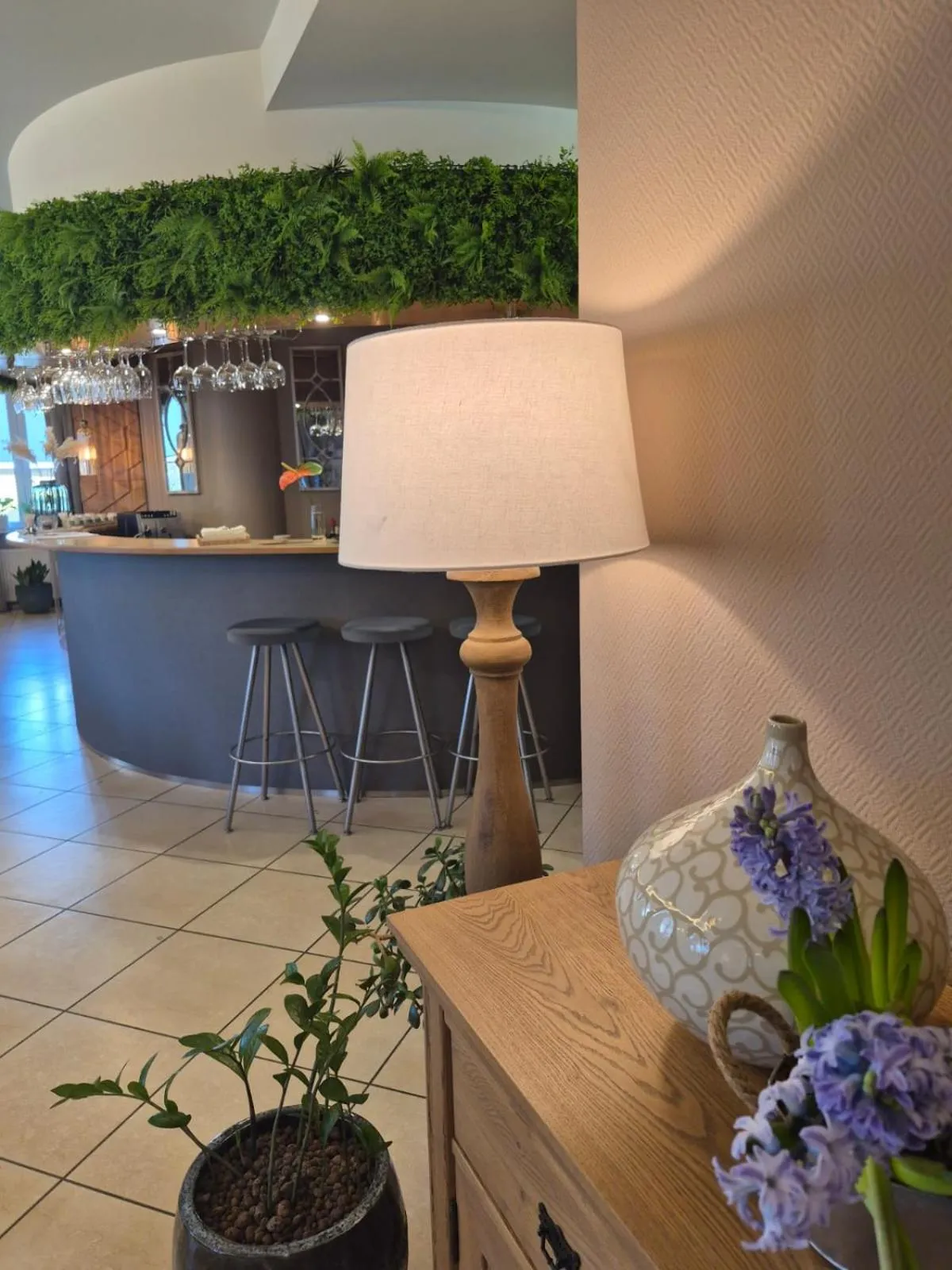 Restaurant/places to eat in Delta In