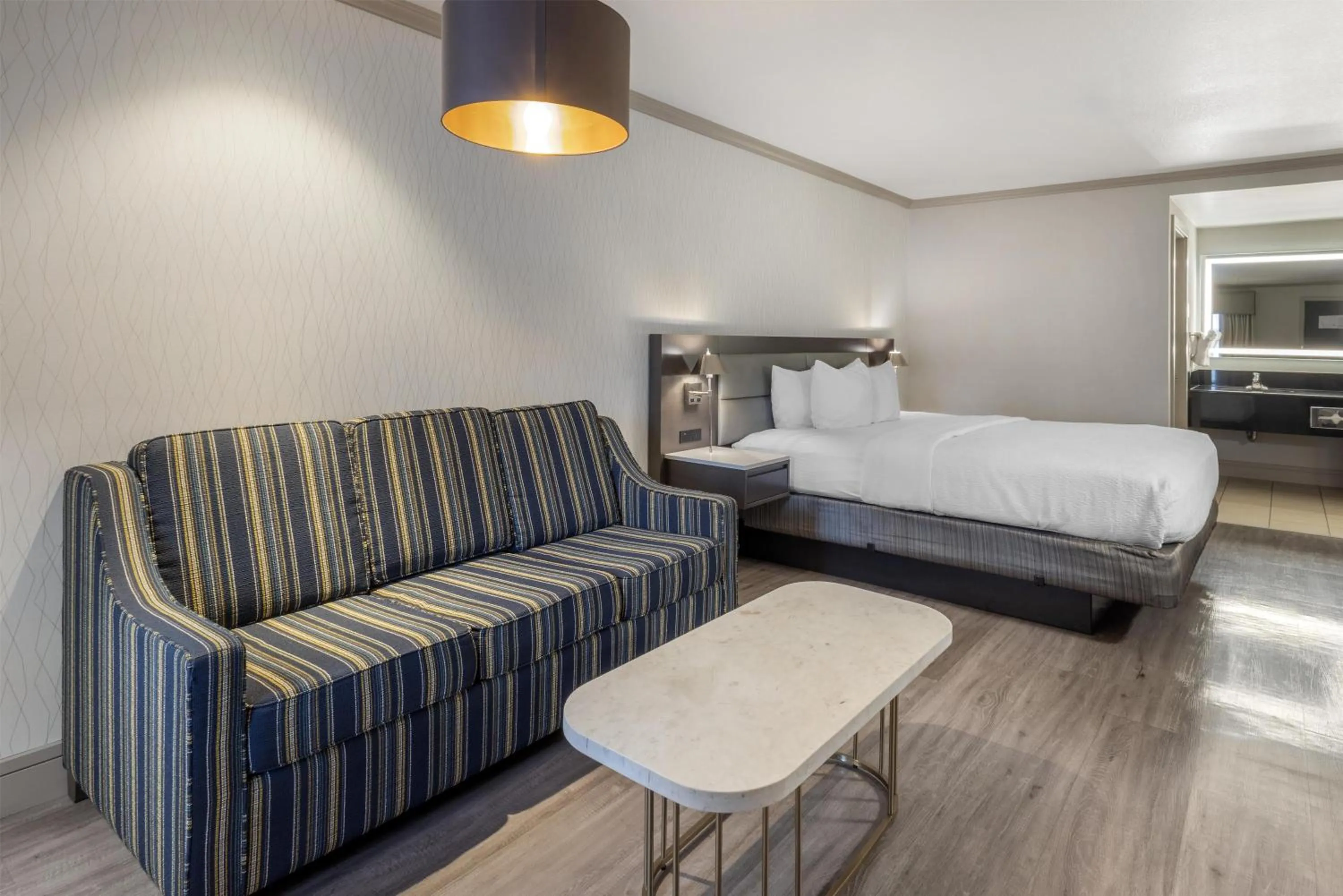 Bedroom, Bed in Best Western Plus Executive Suites