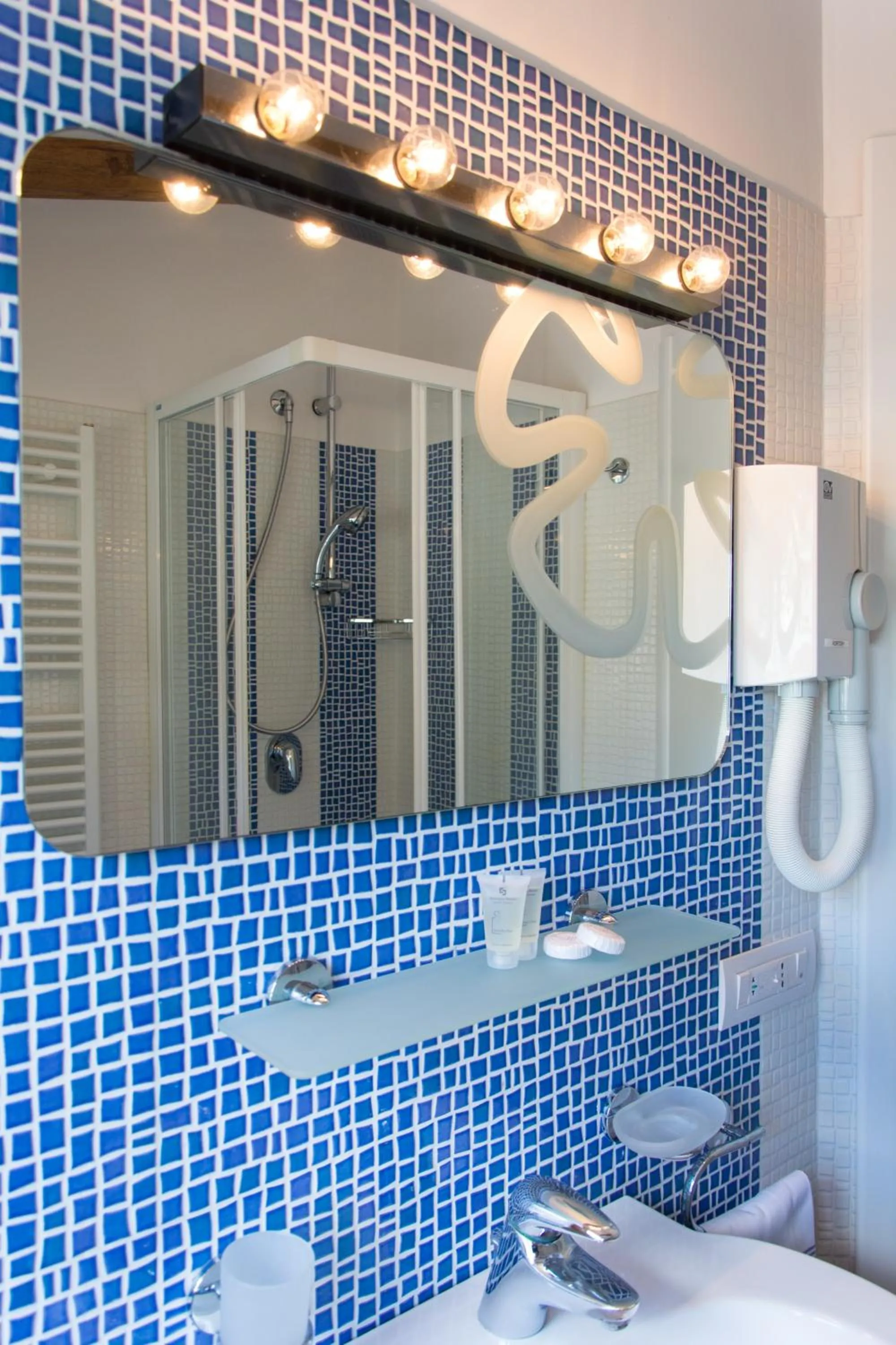 Shower in Minihotel IRIS