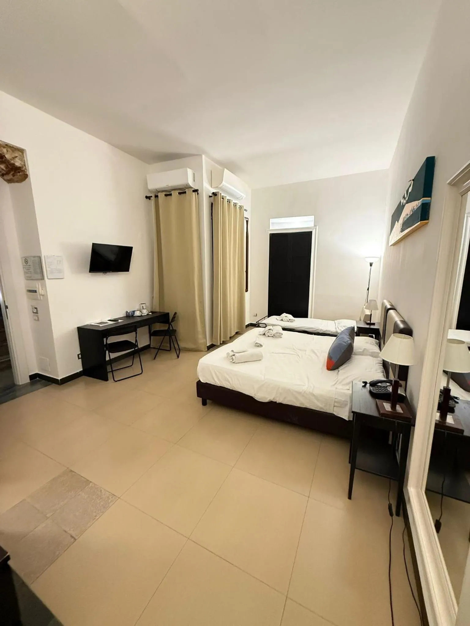 Communal lounge/ TV room, Bed in Hotel Plebiscito Aparthotel