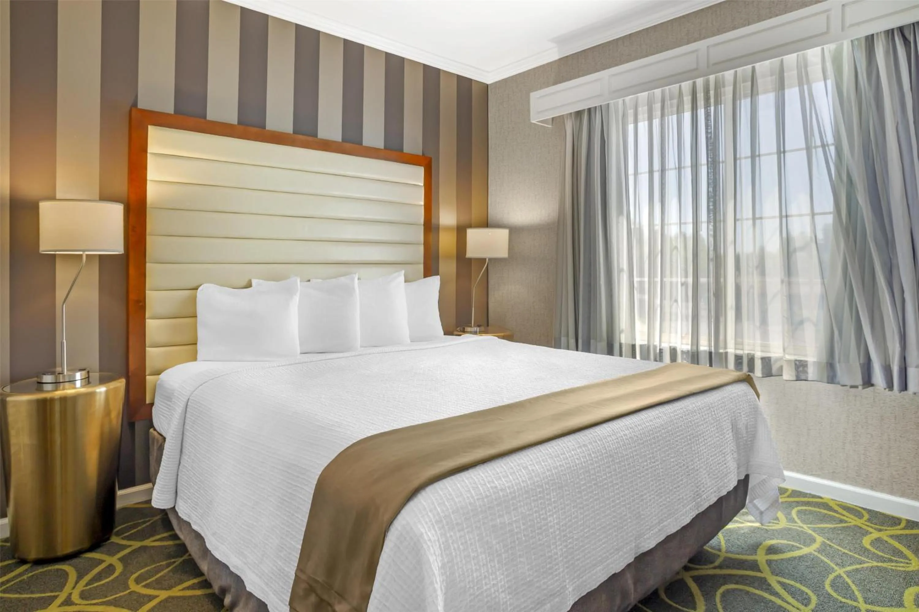 Photo of the whole room, Bed in Best Western Plus Dixon Davis