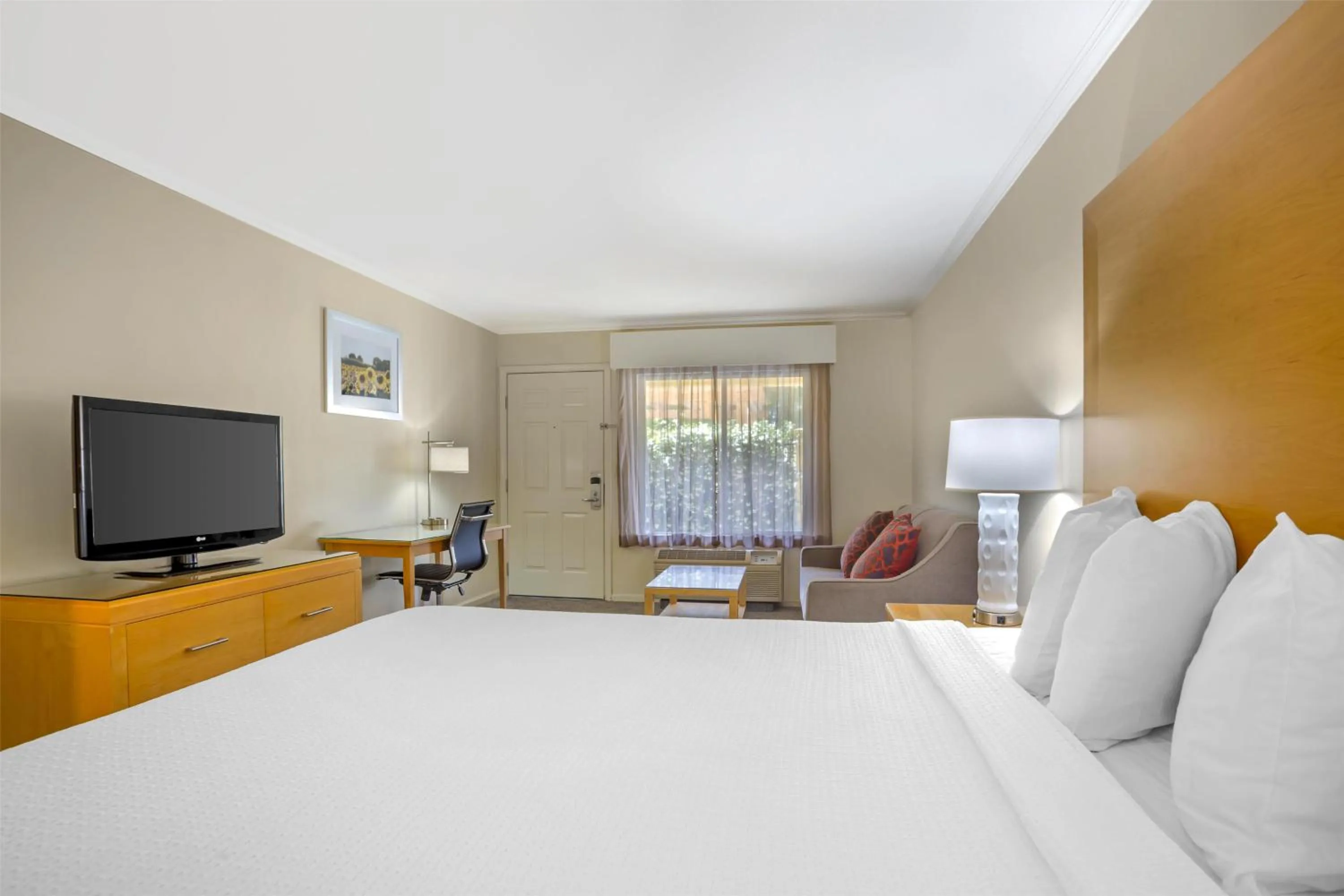 Bedroom, Bed in Best Western Plus Dixon Davis