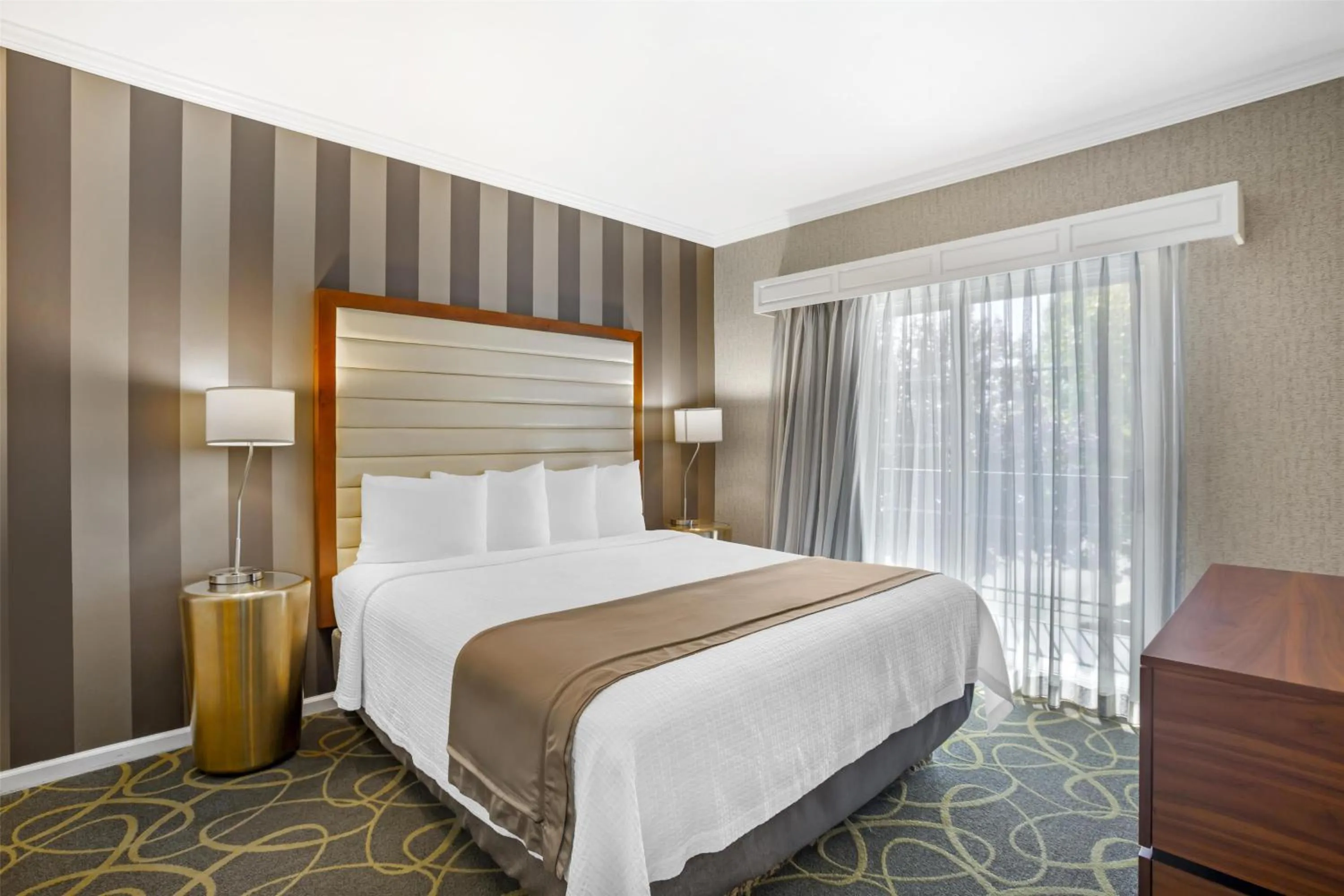 Photo of the whole room, Bed in Best Western Plus Dixon Davis