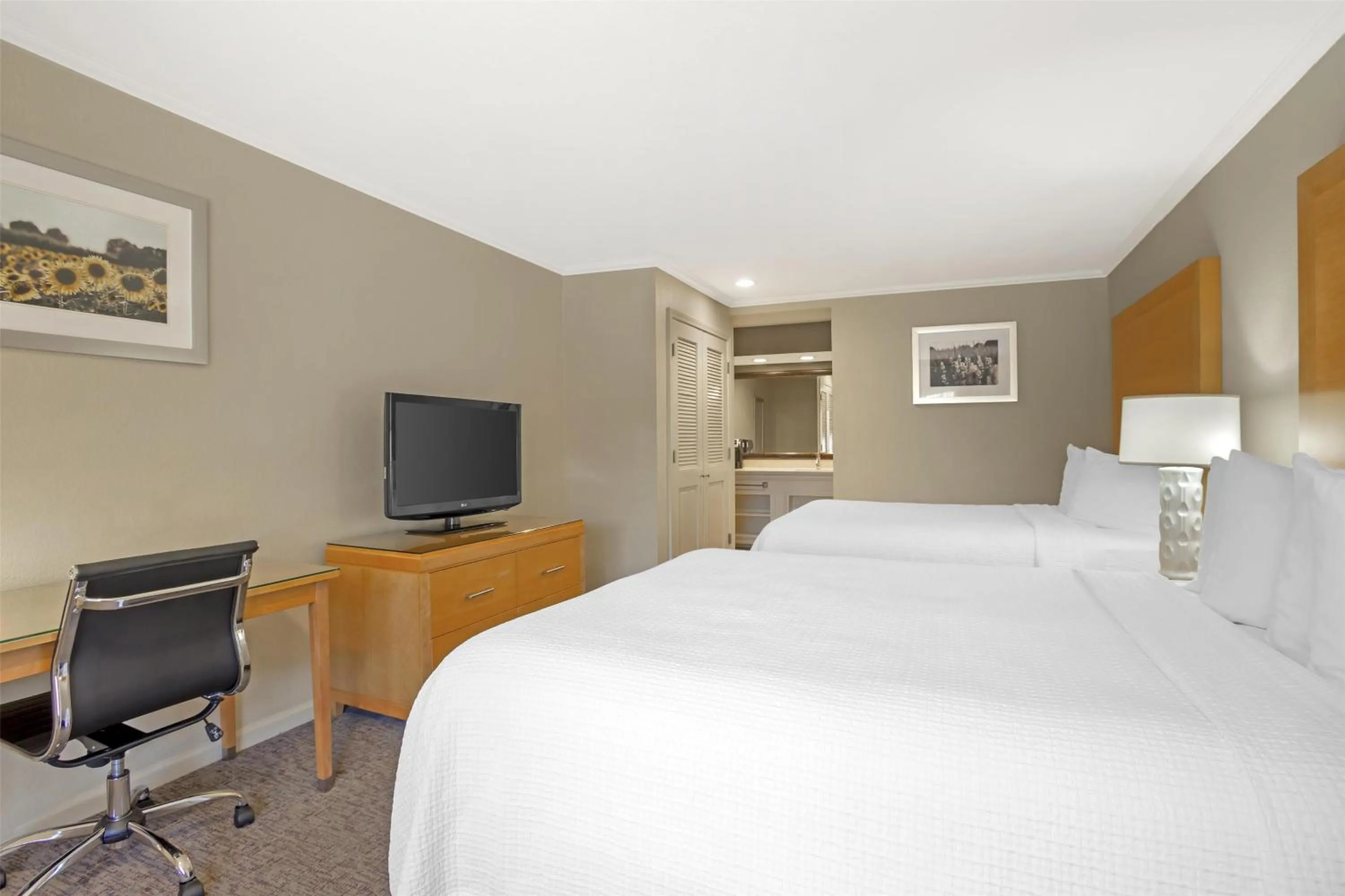 Bedroom, Bed in Best Western Plus Dixon Davis