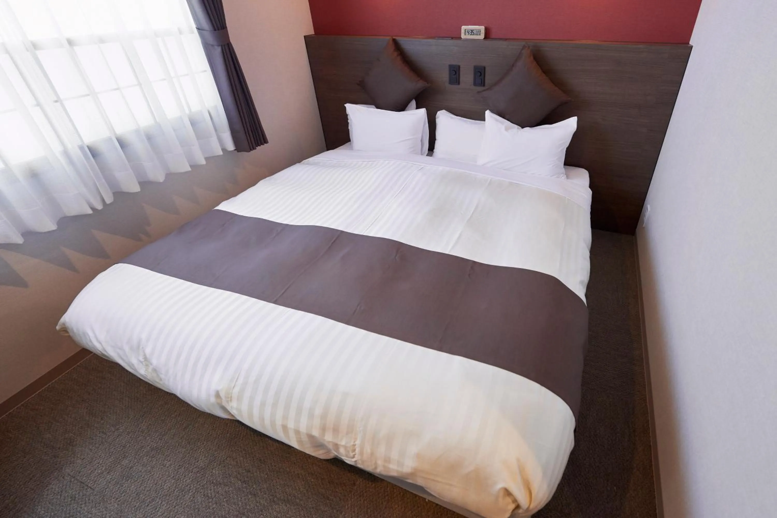 Photo of the whole room, Bed in Hotel KAN-RAKU Saitama Honjo-Waseda Hinoki No Yakata